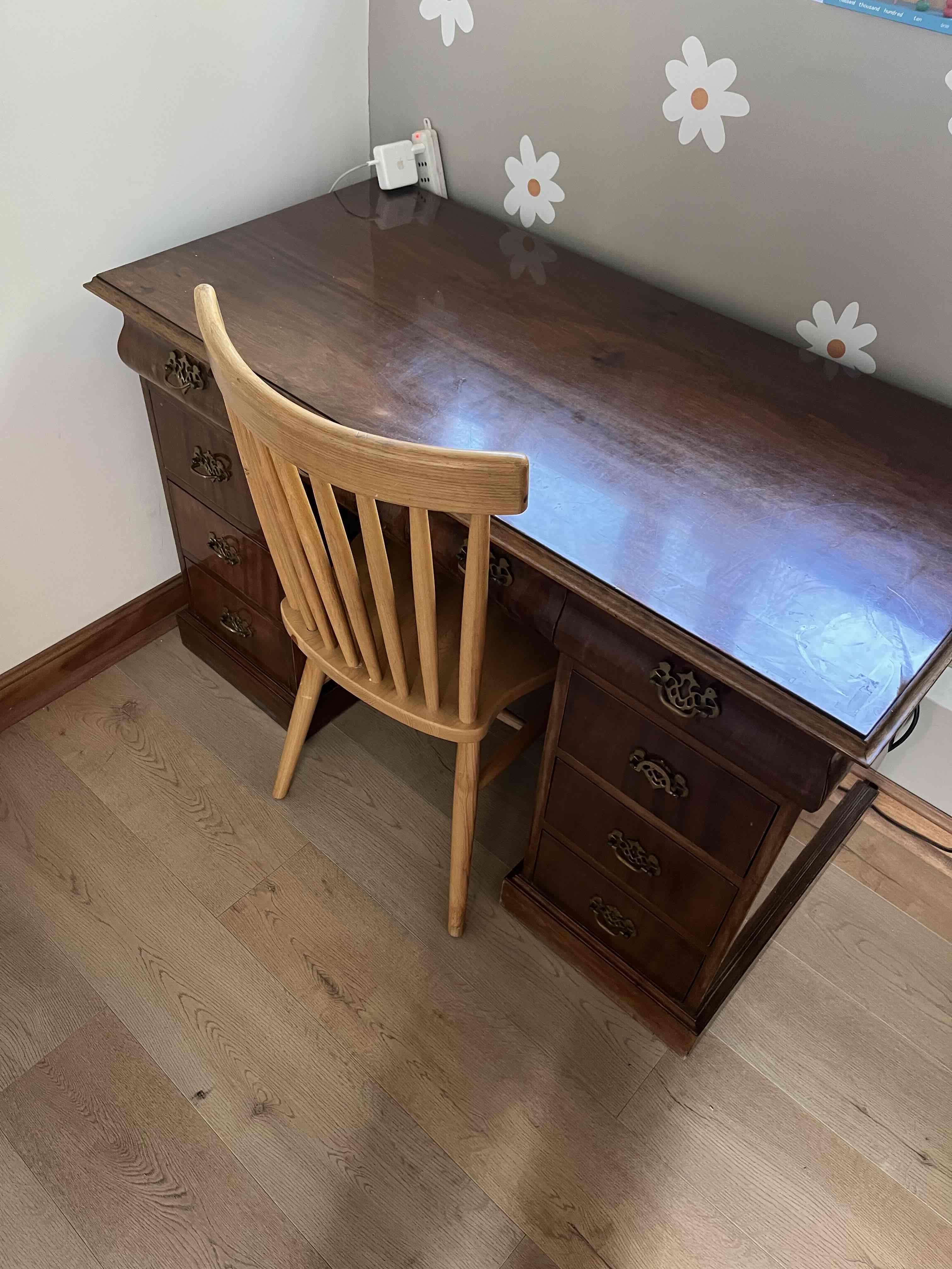 Escritorio de madera clásico - miniatura 2