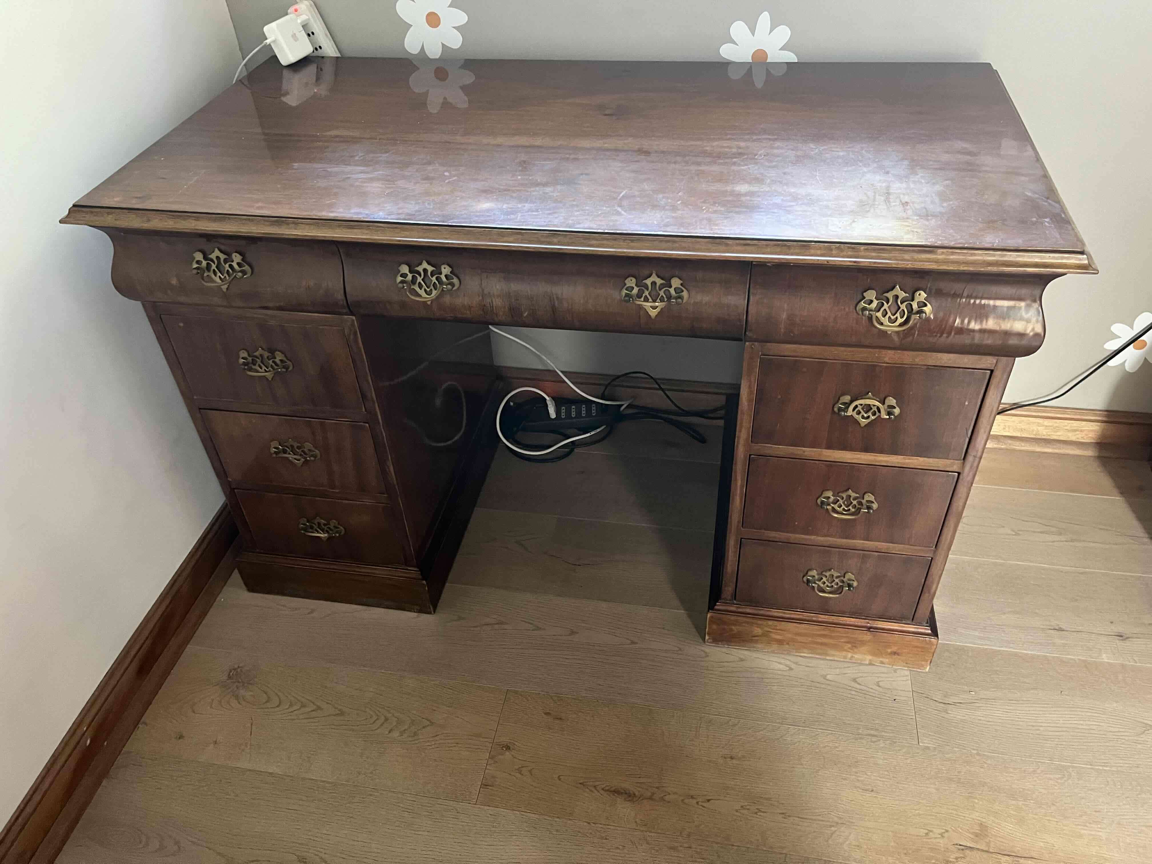 Escritorio de madera clásico - miniatura 3