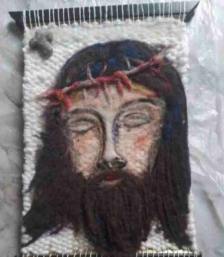 Tapiz con rostro tejido - 1