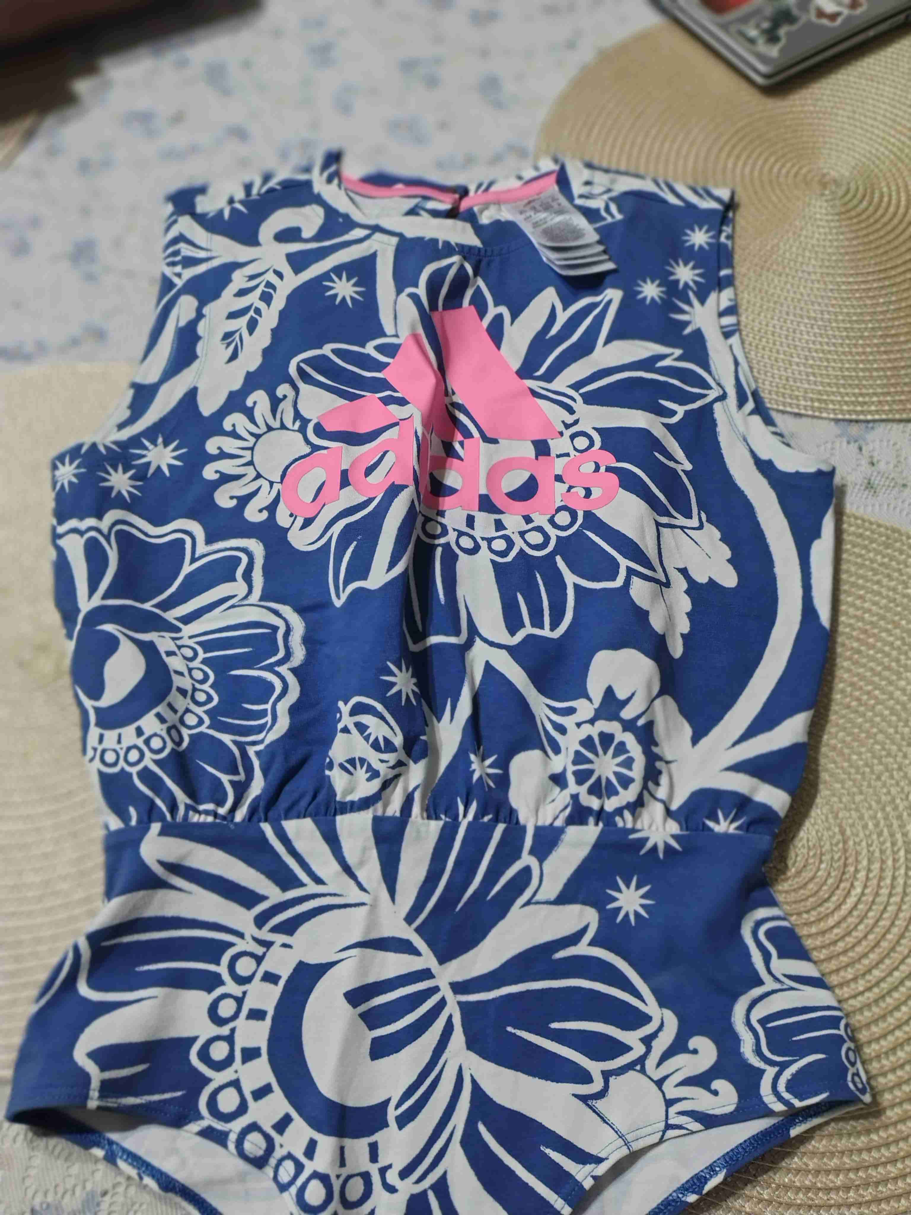 Polera Adidas azul floral