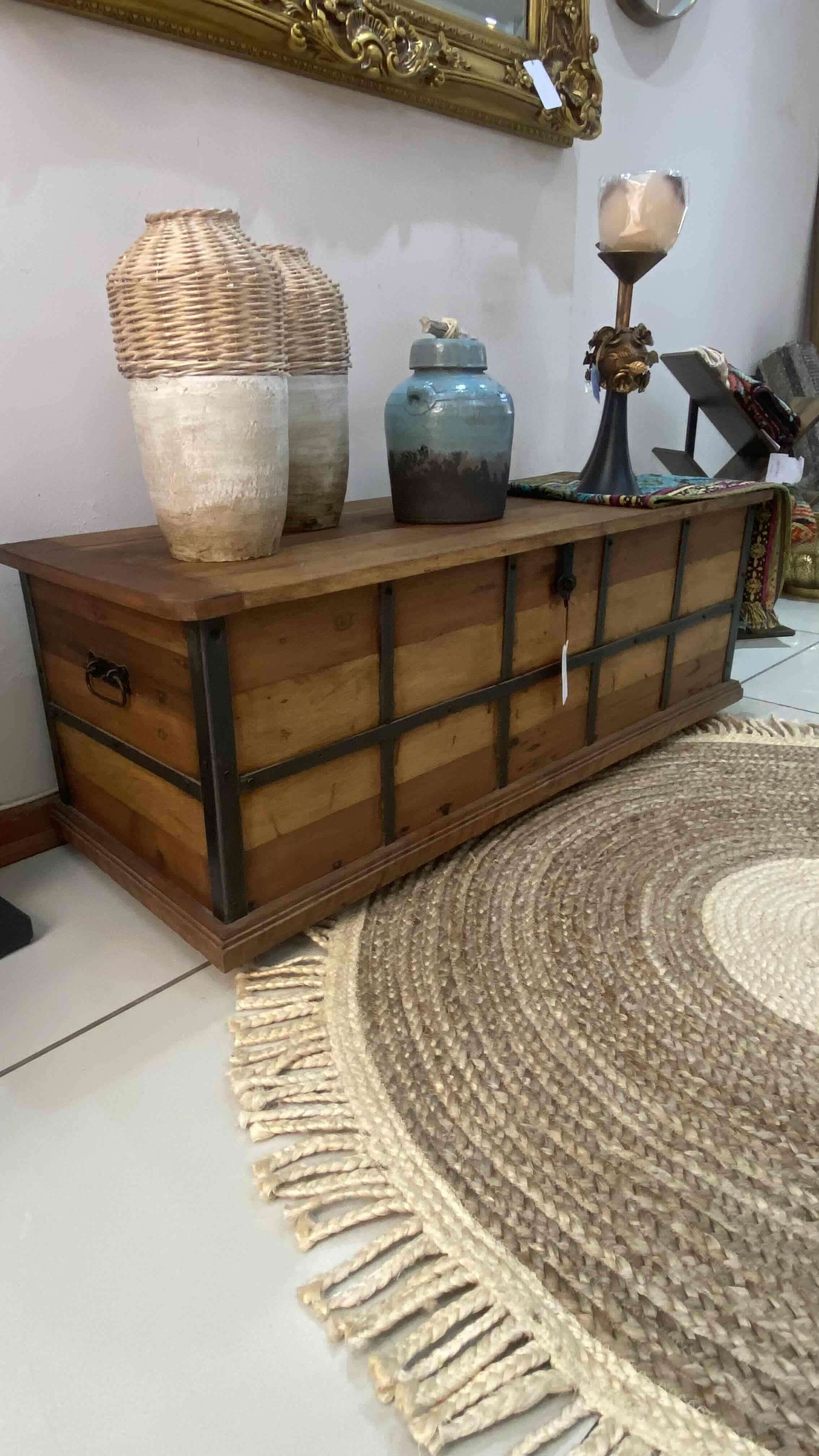 Baúl de madera rústico - miniatura 1