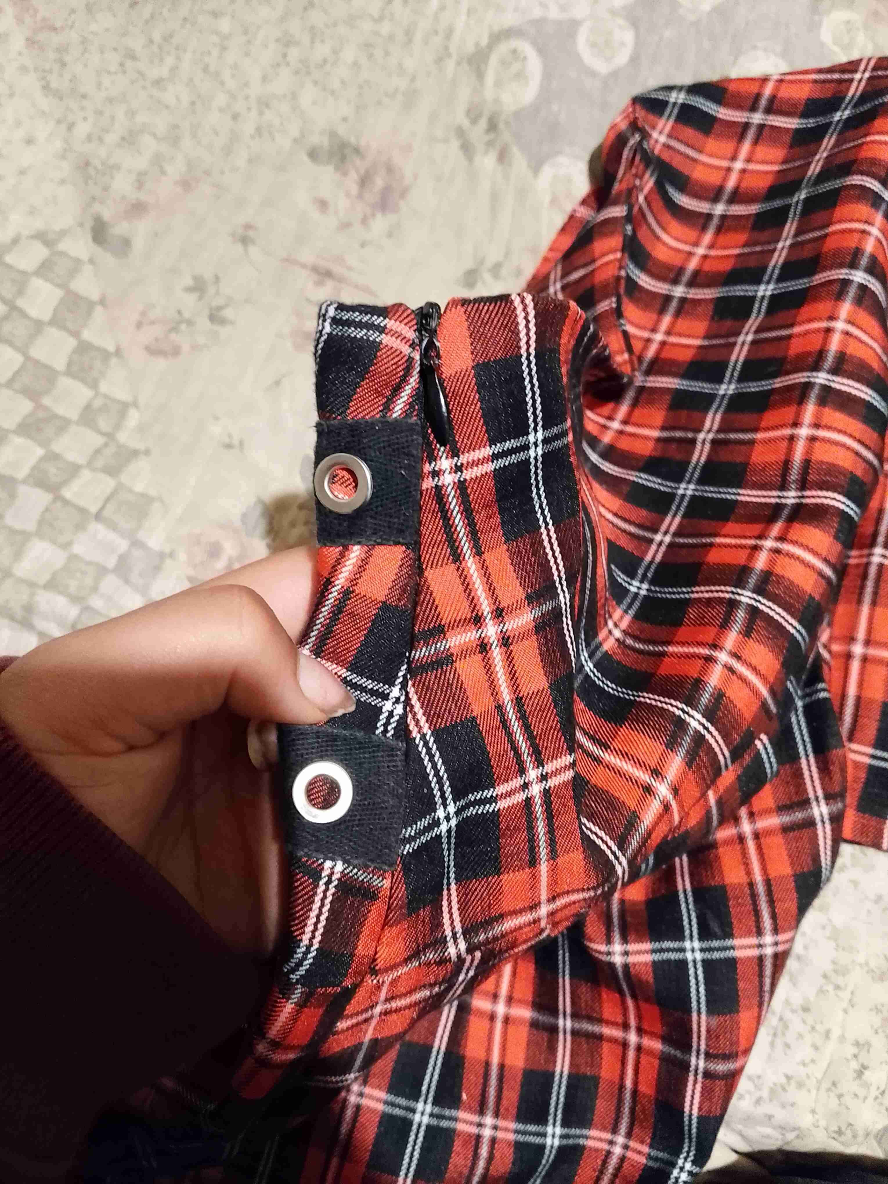 Falda escocesa roja con cadenas - miniatura 3