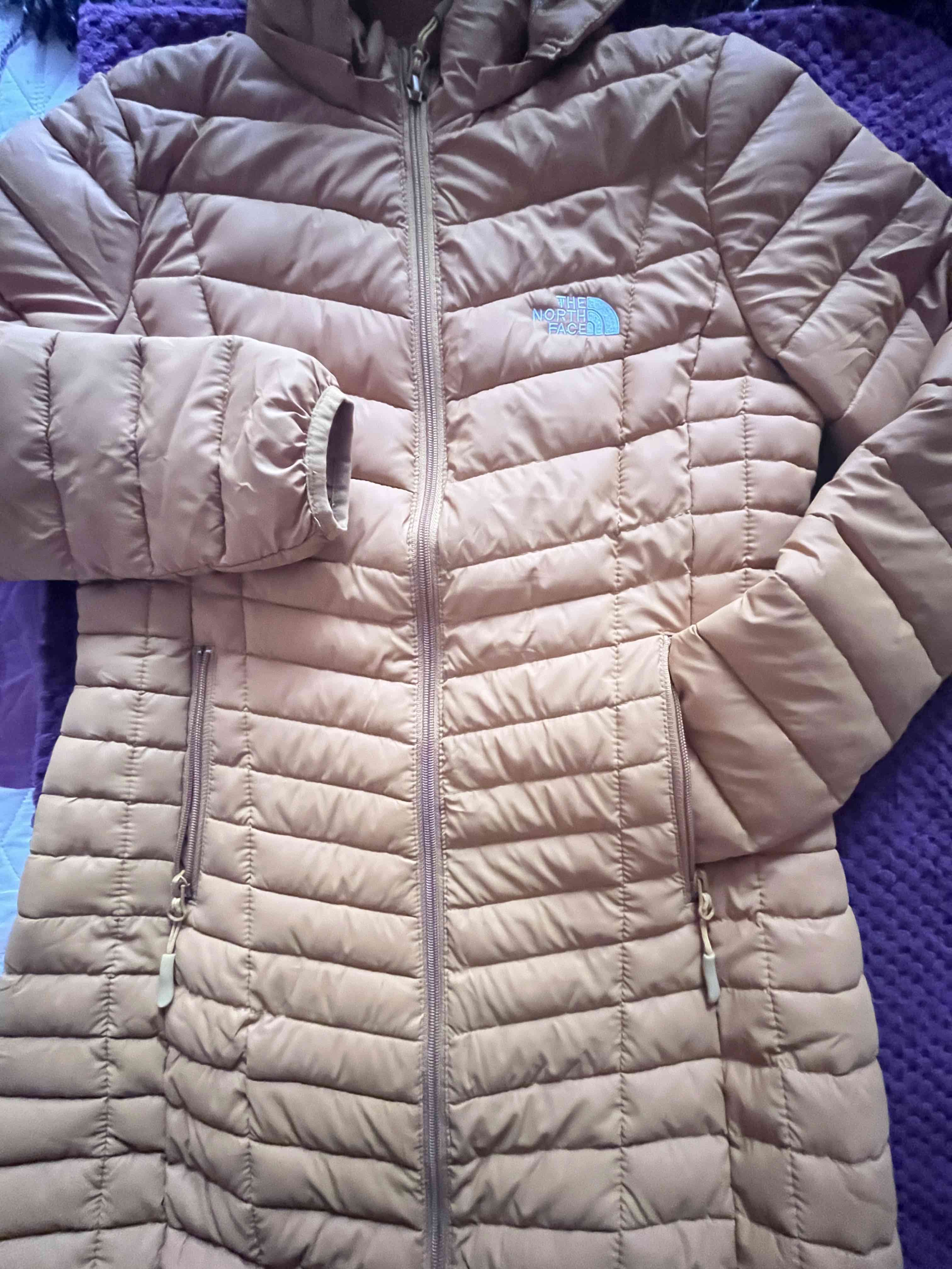 Abrigo acolchado mostaza mujer - miniatura 4