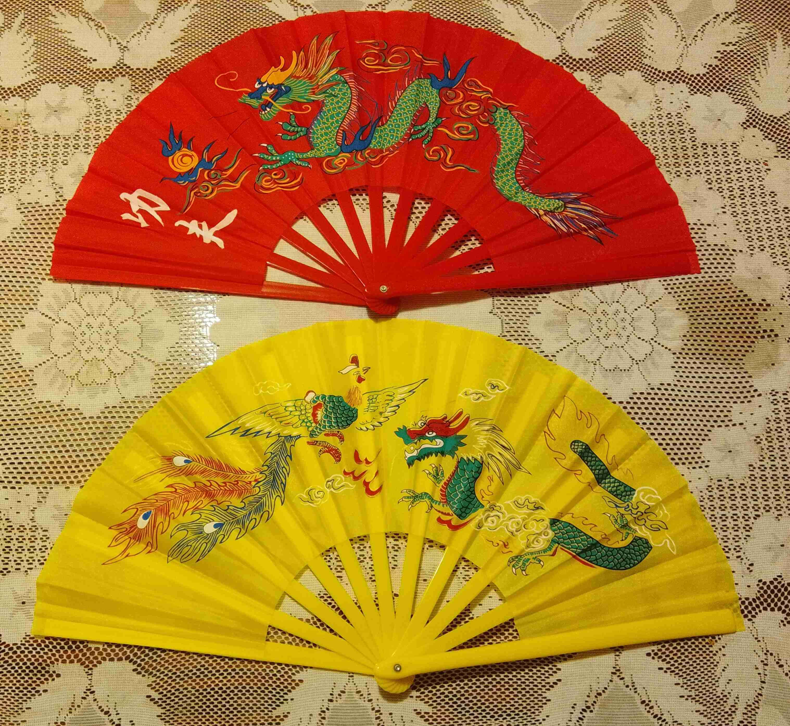 Abanicos Taichí con dragones