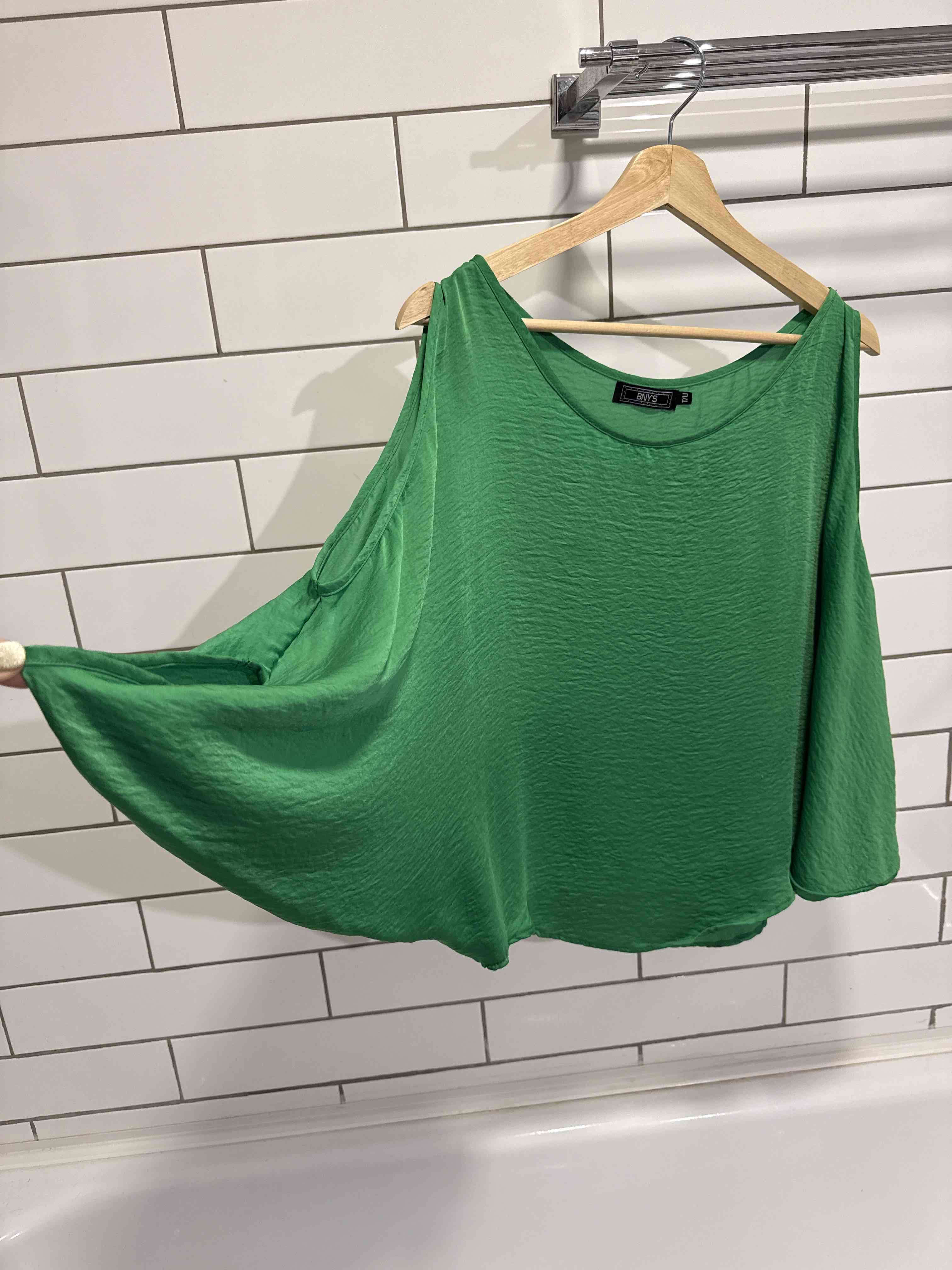 Blusa verde hombros descubiertos - miniatura 2