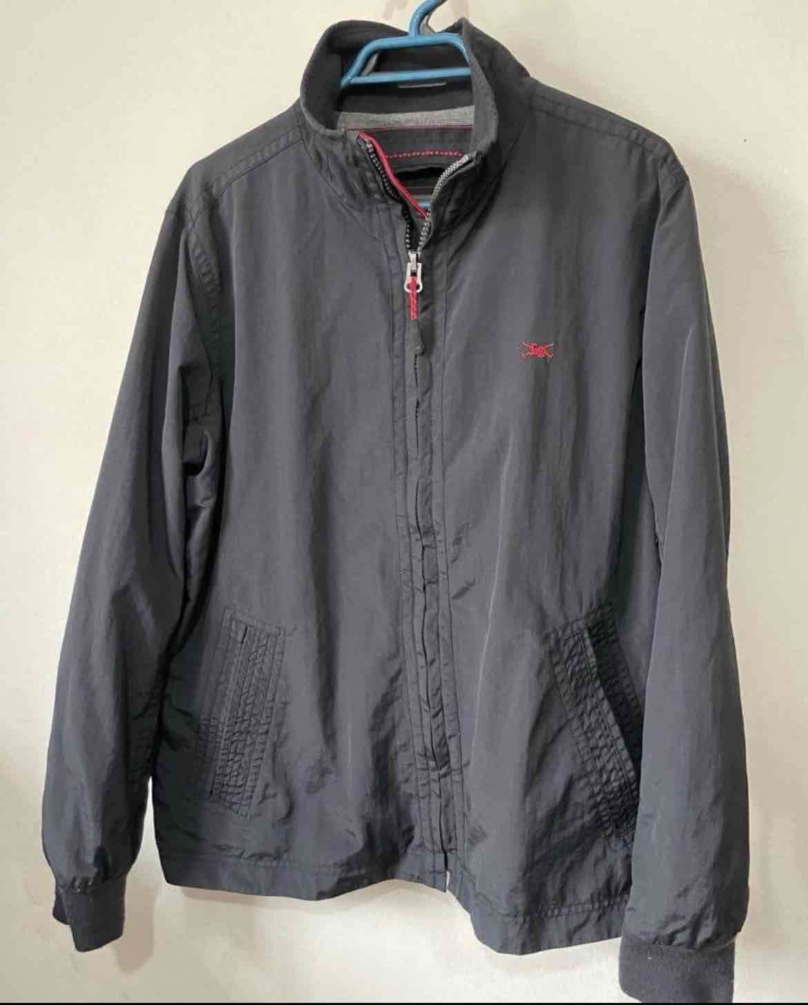 Chaqueta negra con cierre - miniatura 1