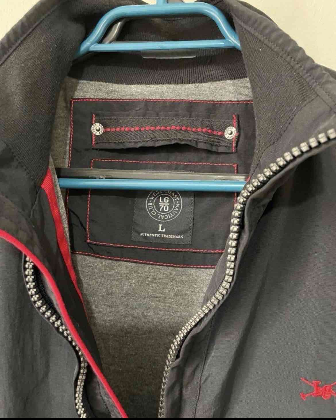 Chaqueta negra con cierre - miniatura 4