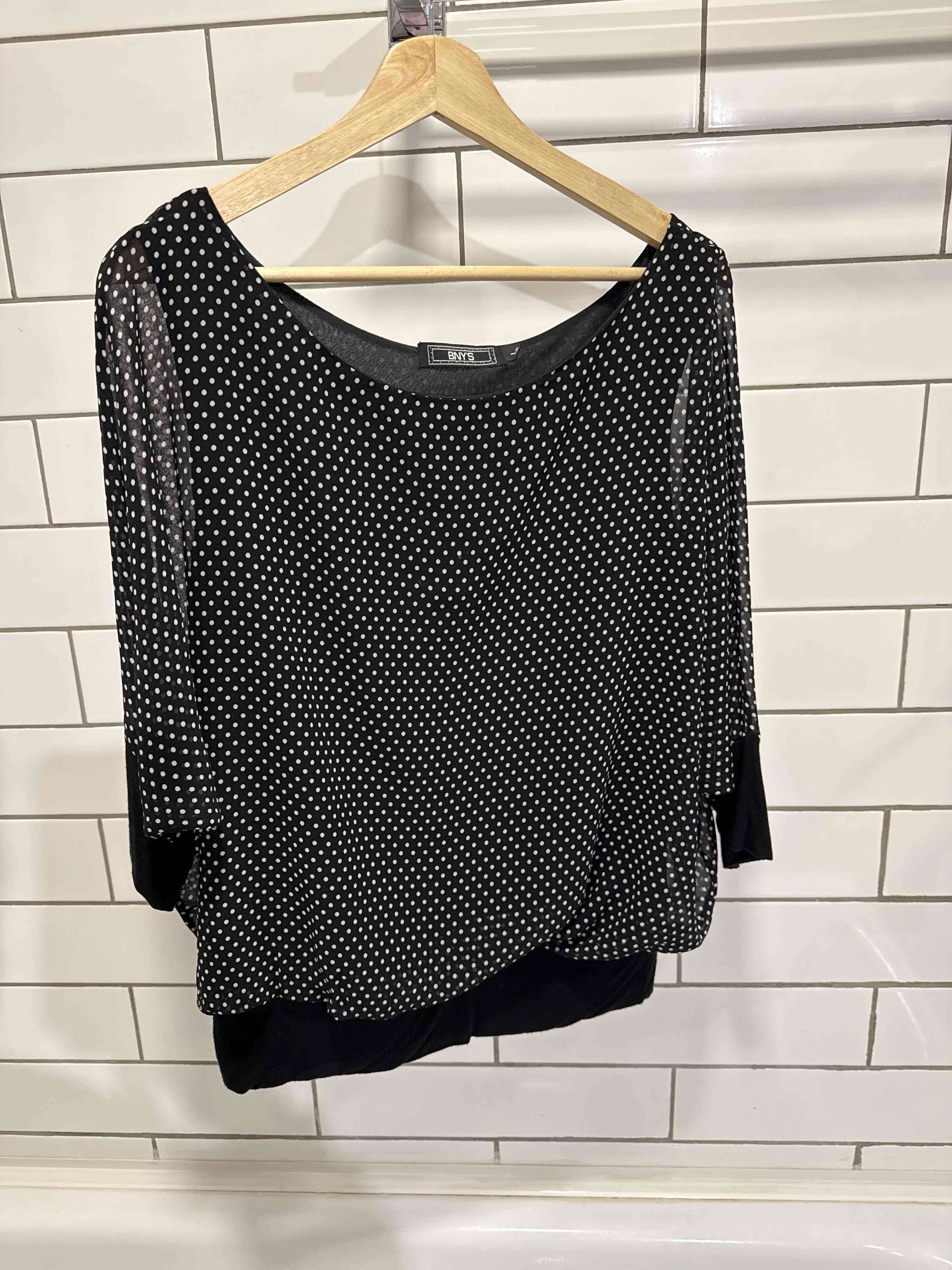 Polera negra de puntos - miniatura 1