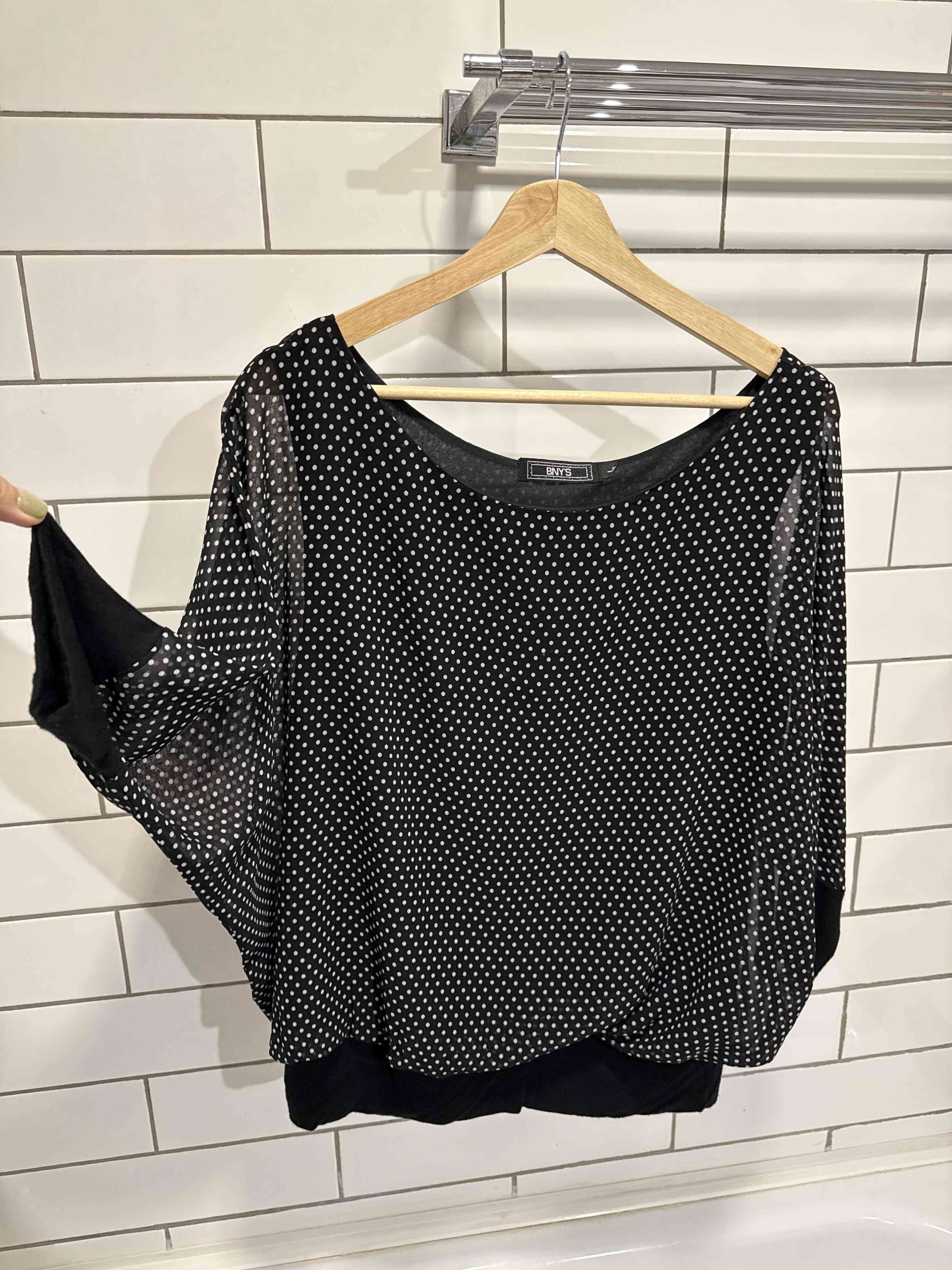 Polera negra de puntos - miniatura 2