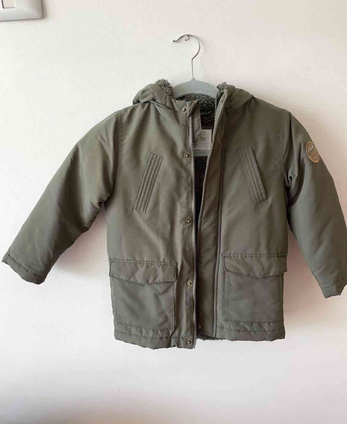 Abrigo infantil verde oliva - miniatura 1