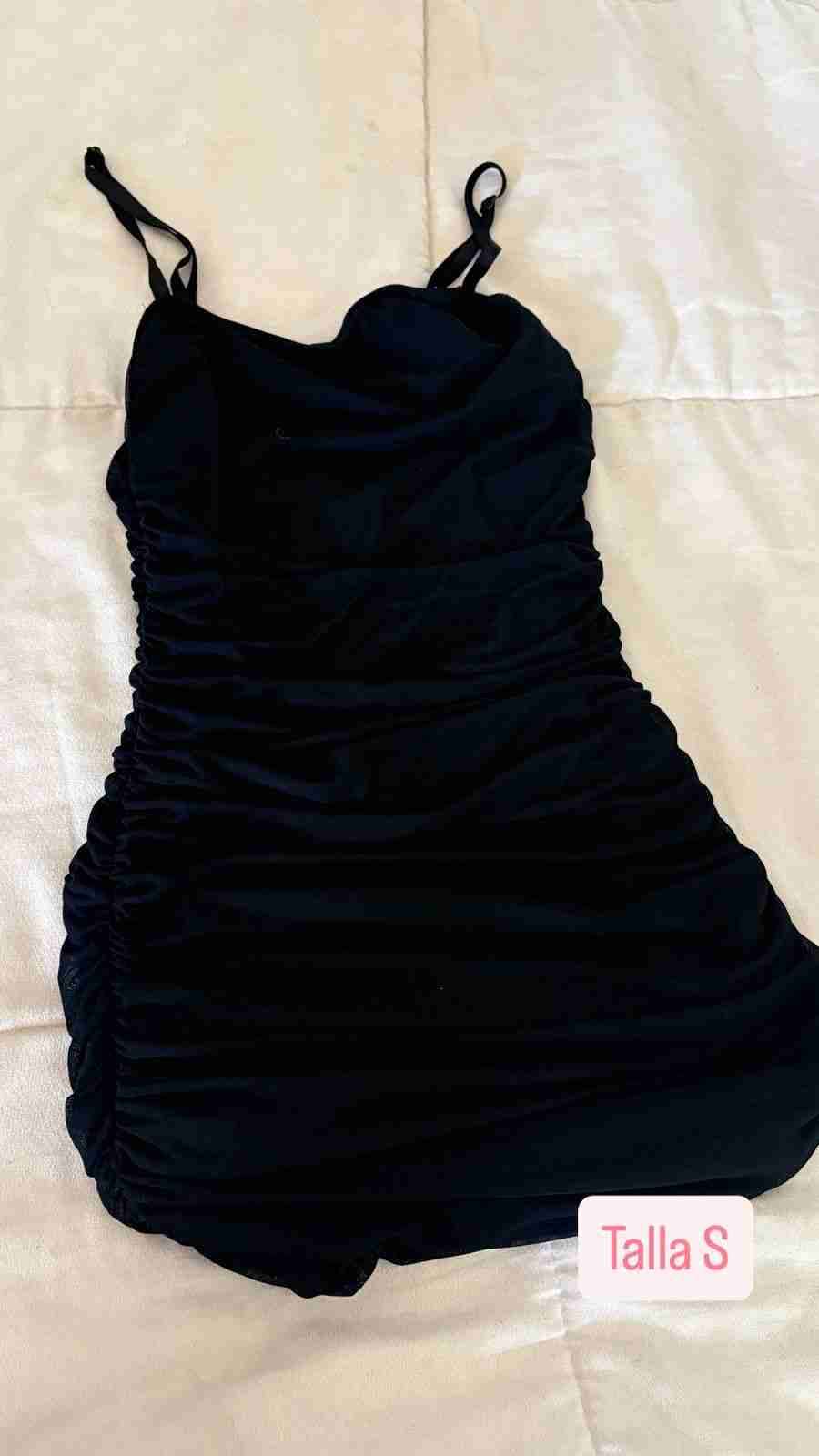 Vestido negro ajustado