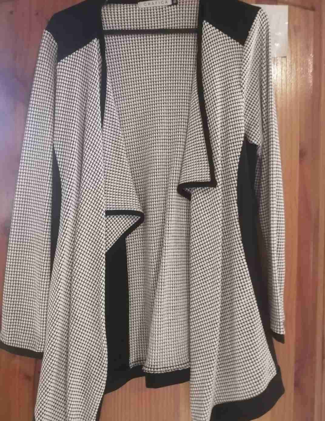 Chaqueta,blaser, poleras y blusa - 1