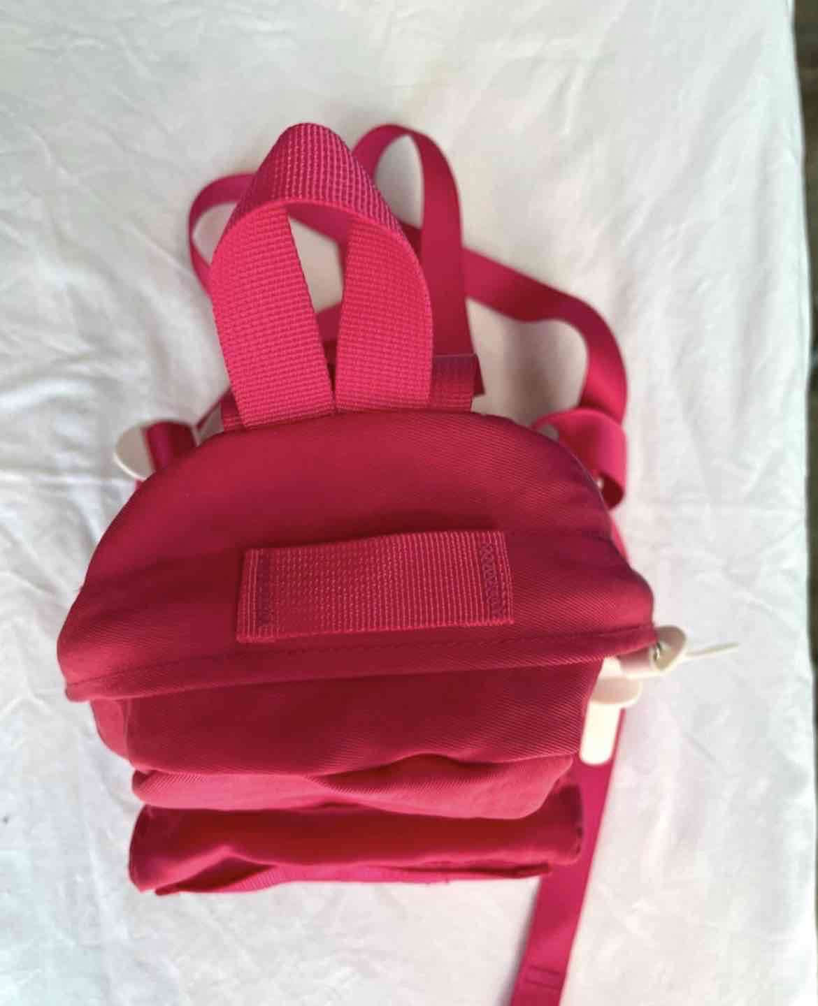 Mochila roja pequeña - miniatura 3