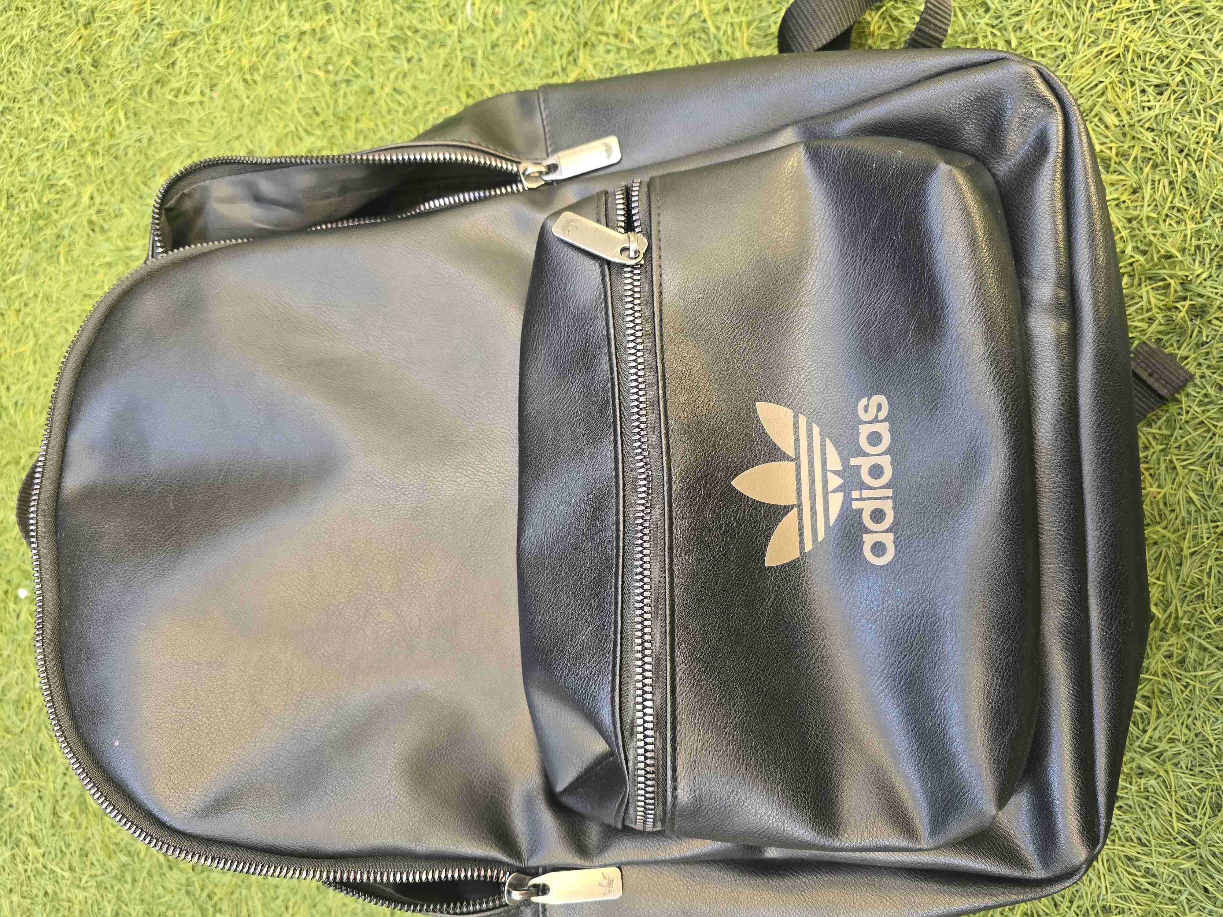 Mochila negra Adidas - 1