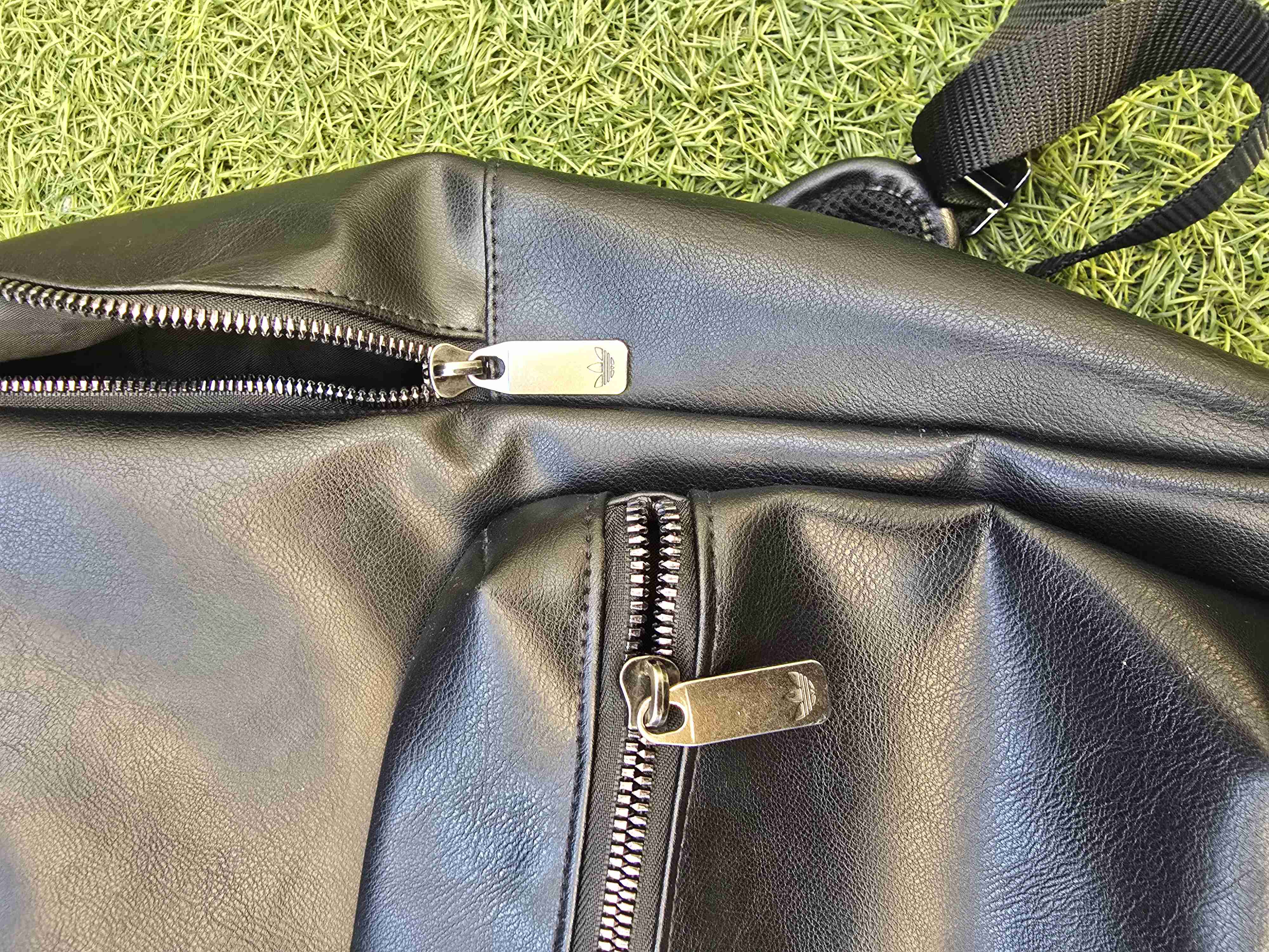 Mochila negra Adidas - 2