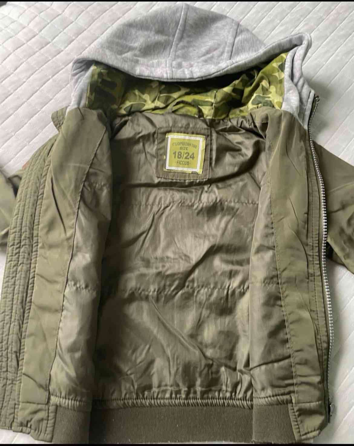 Chaqueta verde con capucha - 2