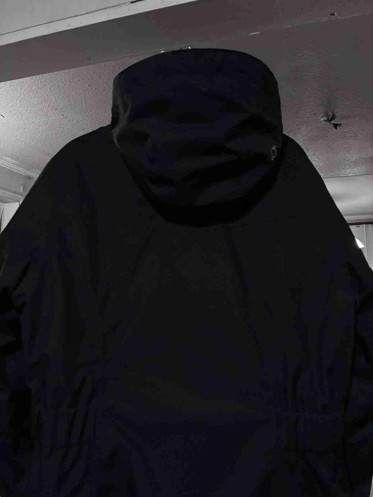 Parka negra impermeable con capucha Doite - miniatura 2