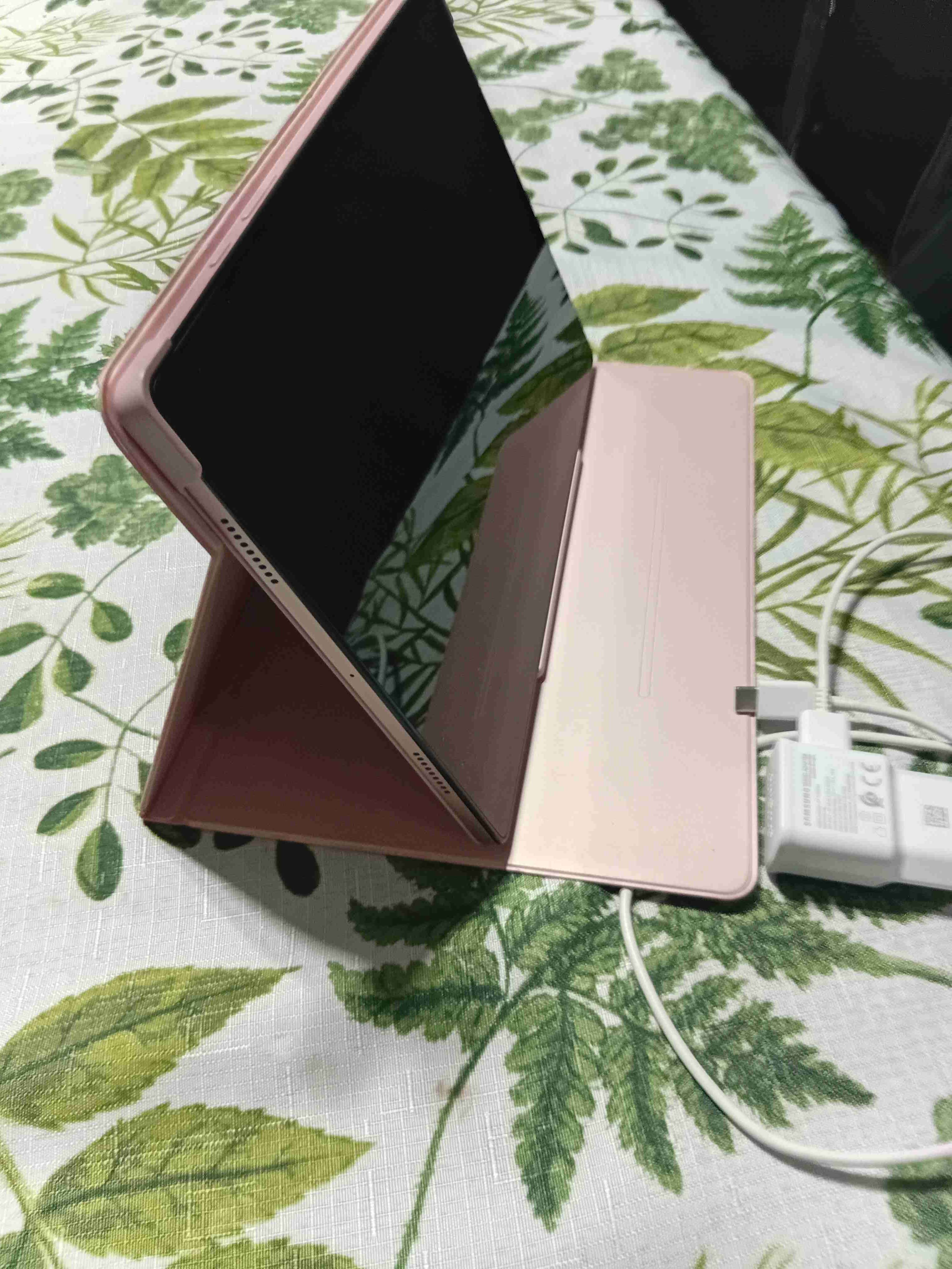 Tablet Samsung con cargador - miniatura 2