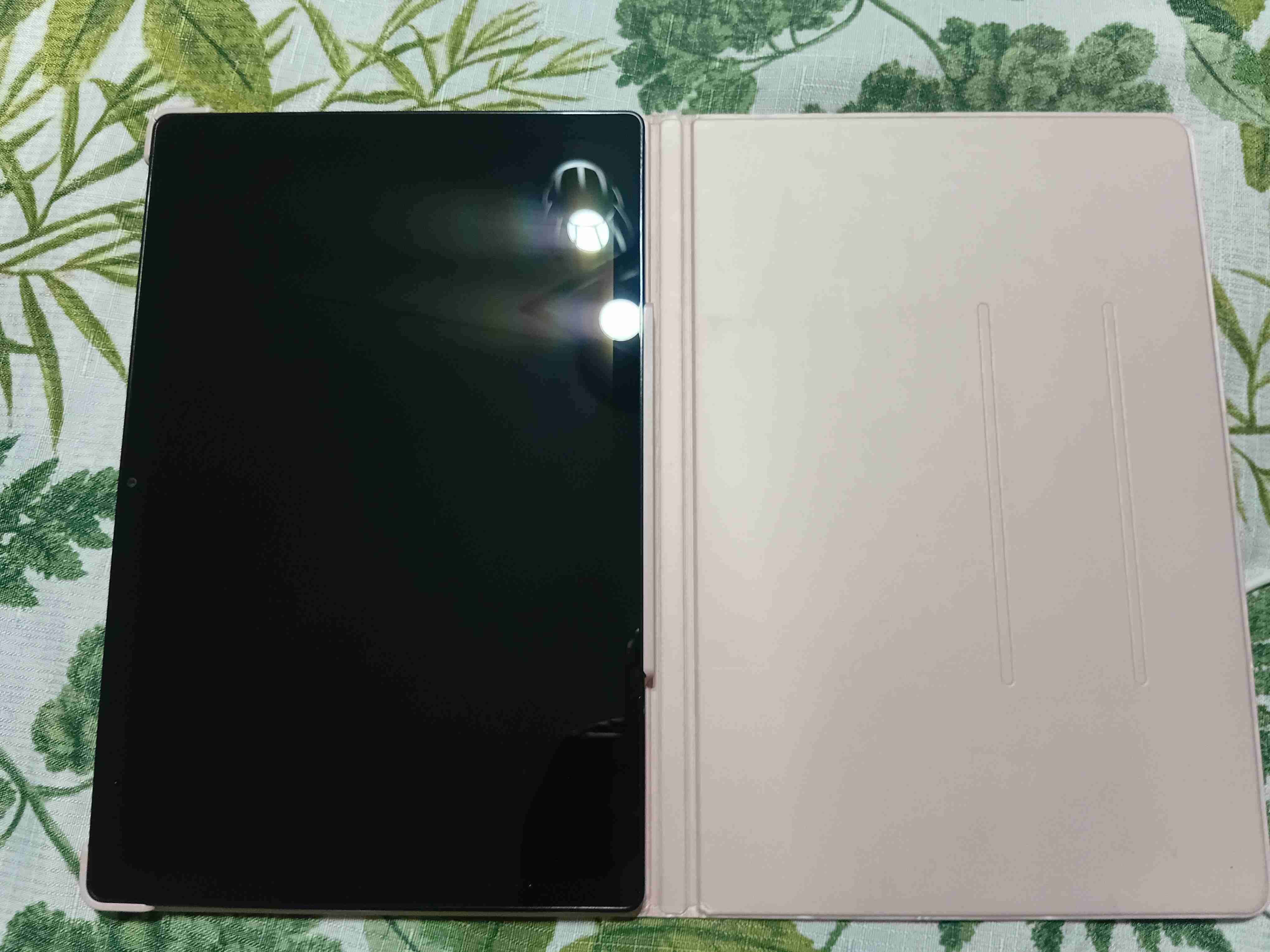 Tablet Samsung con cargador - miniatura 3