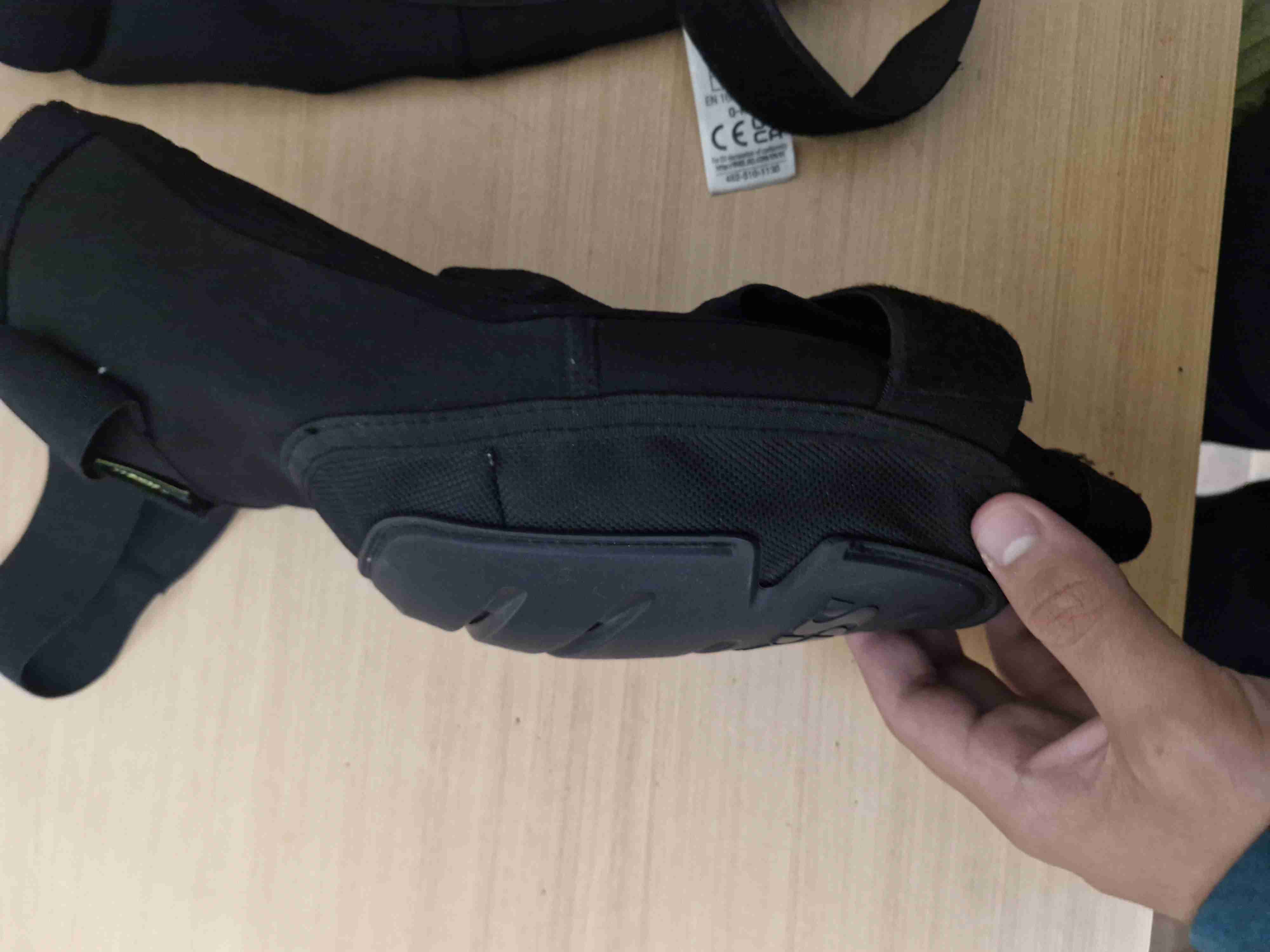 Rodilleras de protección IXS negras - miniatura 3