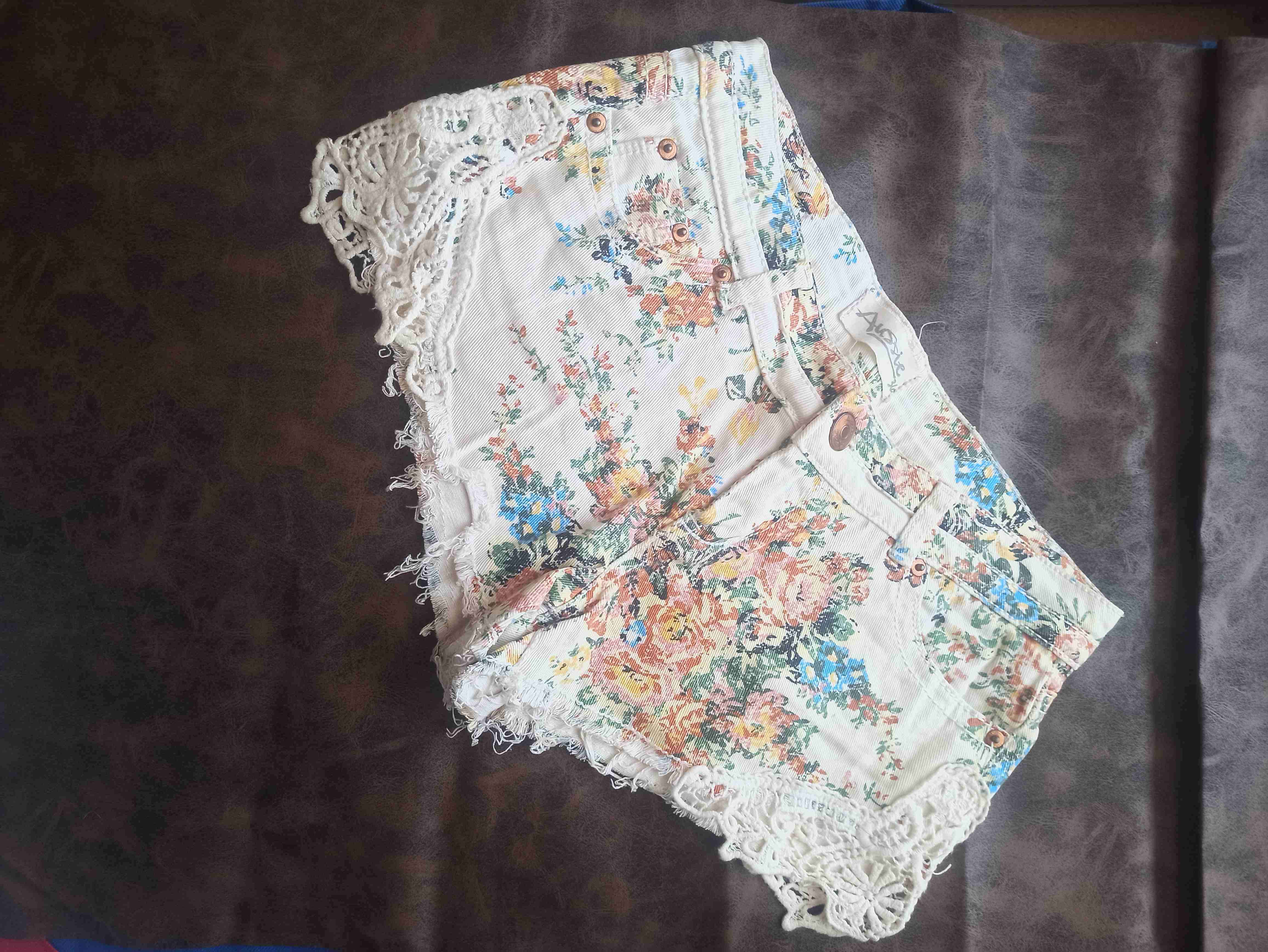 Shorts de encaje y flores - miniatura 1