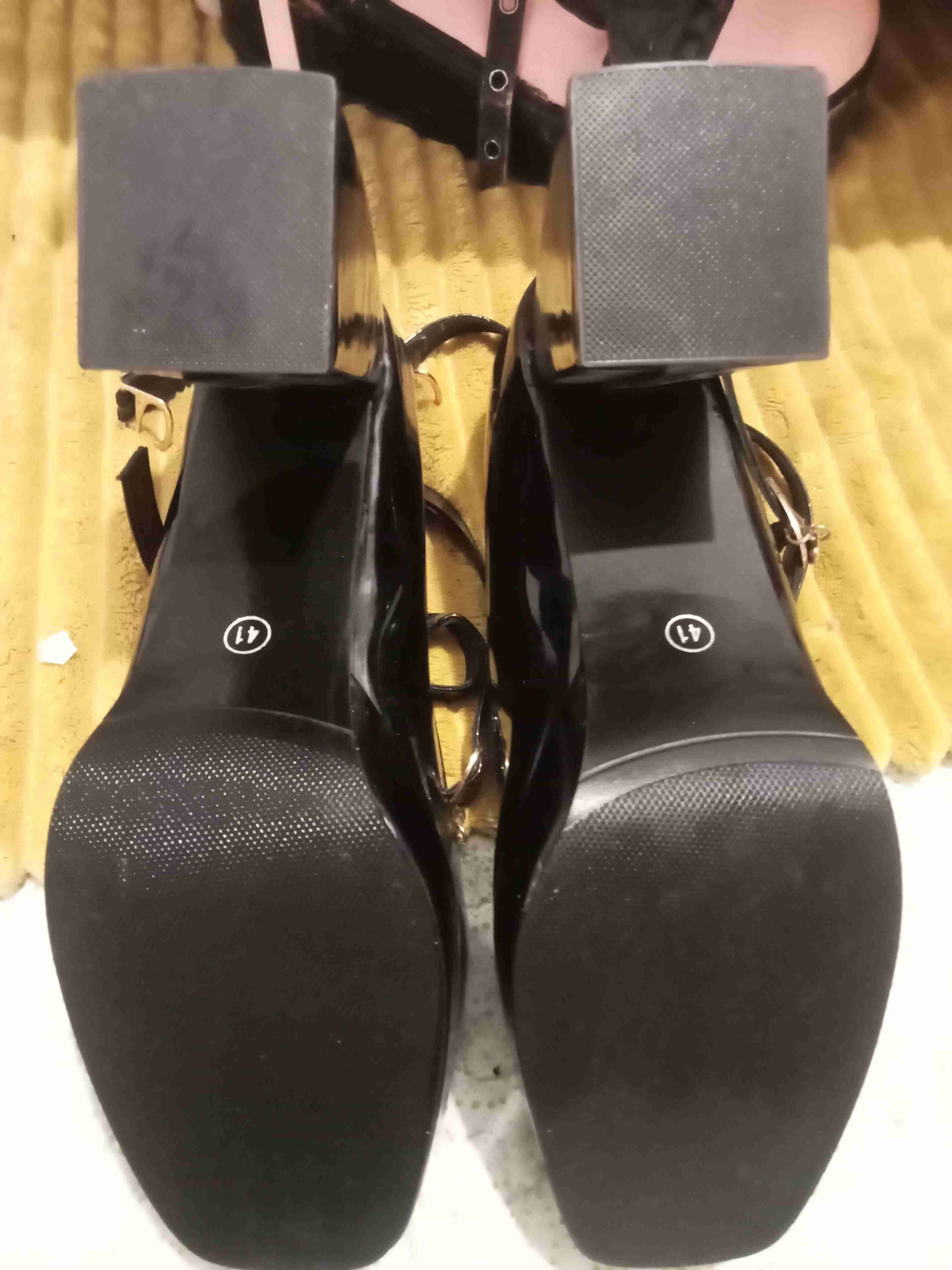 Tacones de charol - miniatura 3