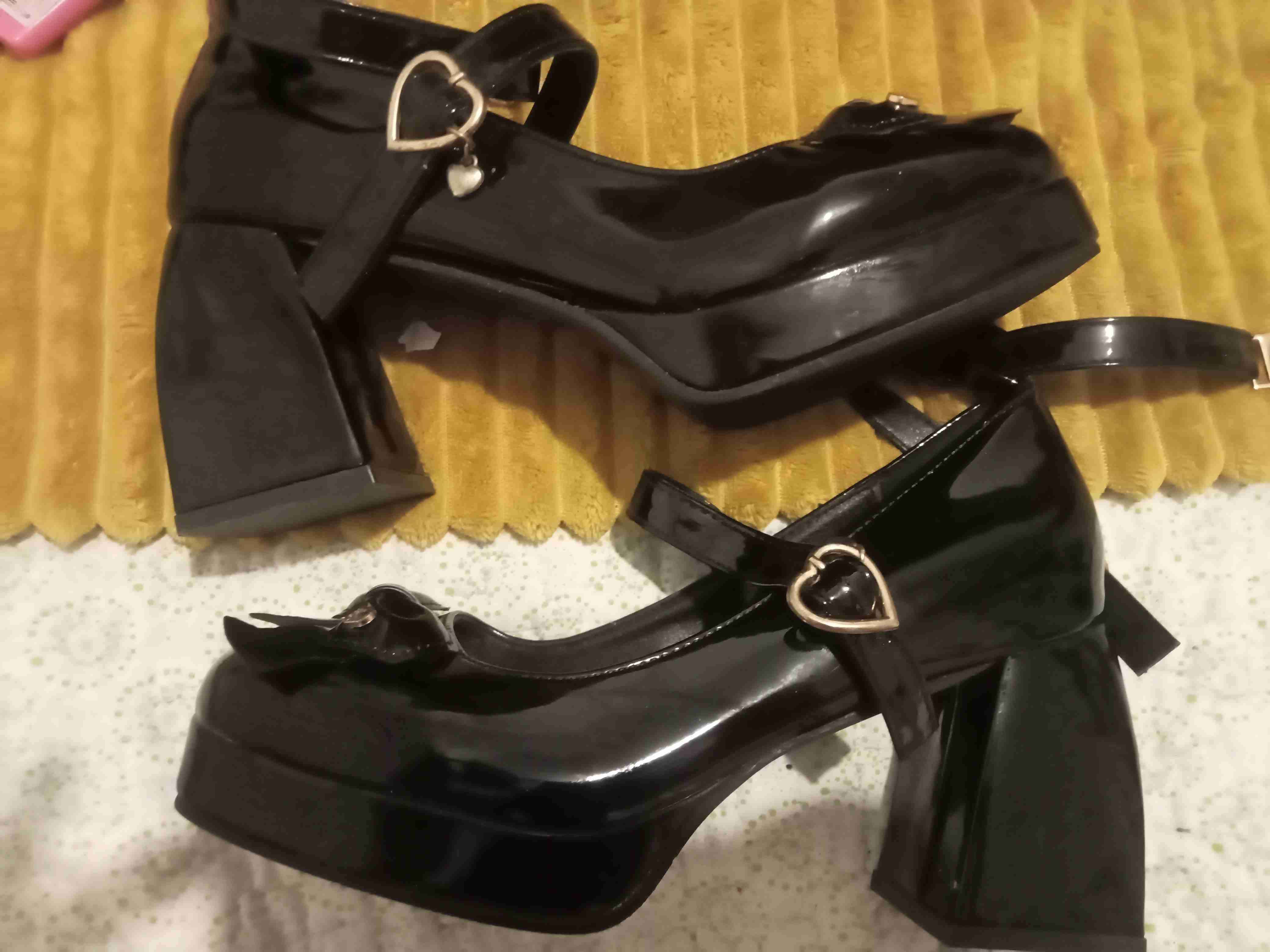 Tacones de charol - miniatura 4