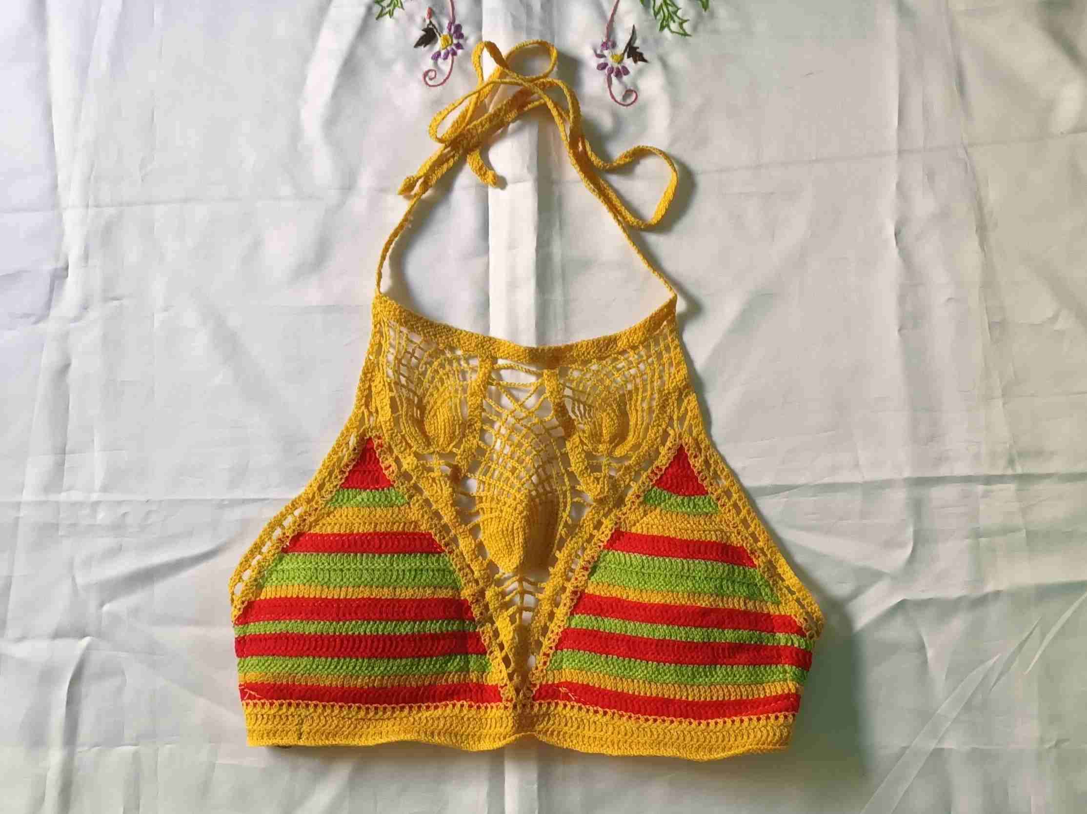 Crop top tejido a crochet - miniatura 1