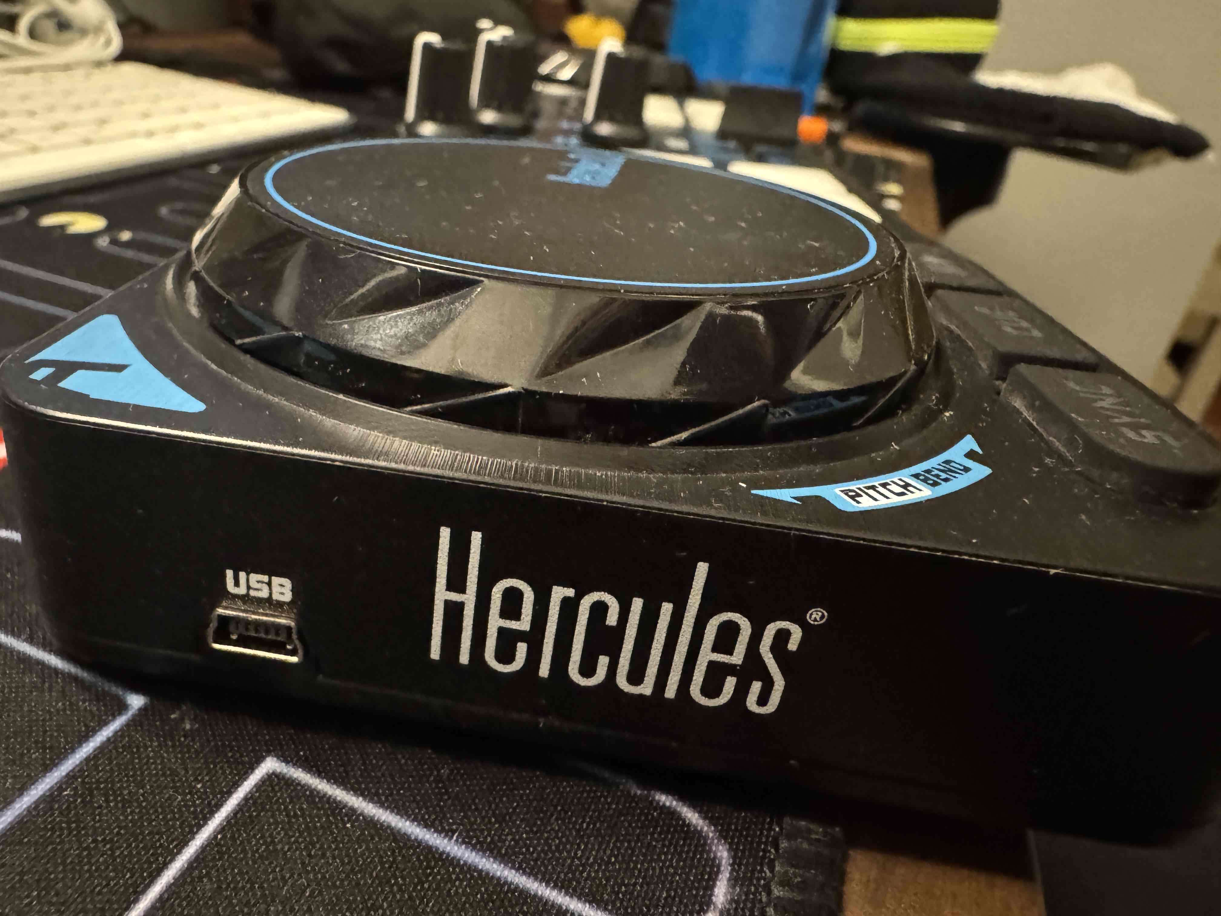 Controlador DJ Hercules - miniatura 1