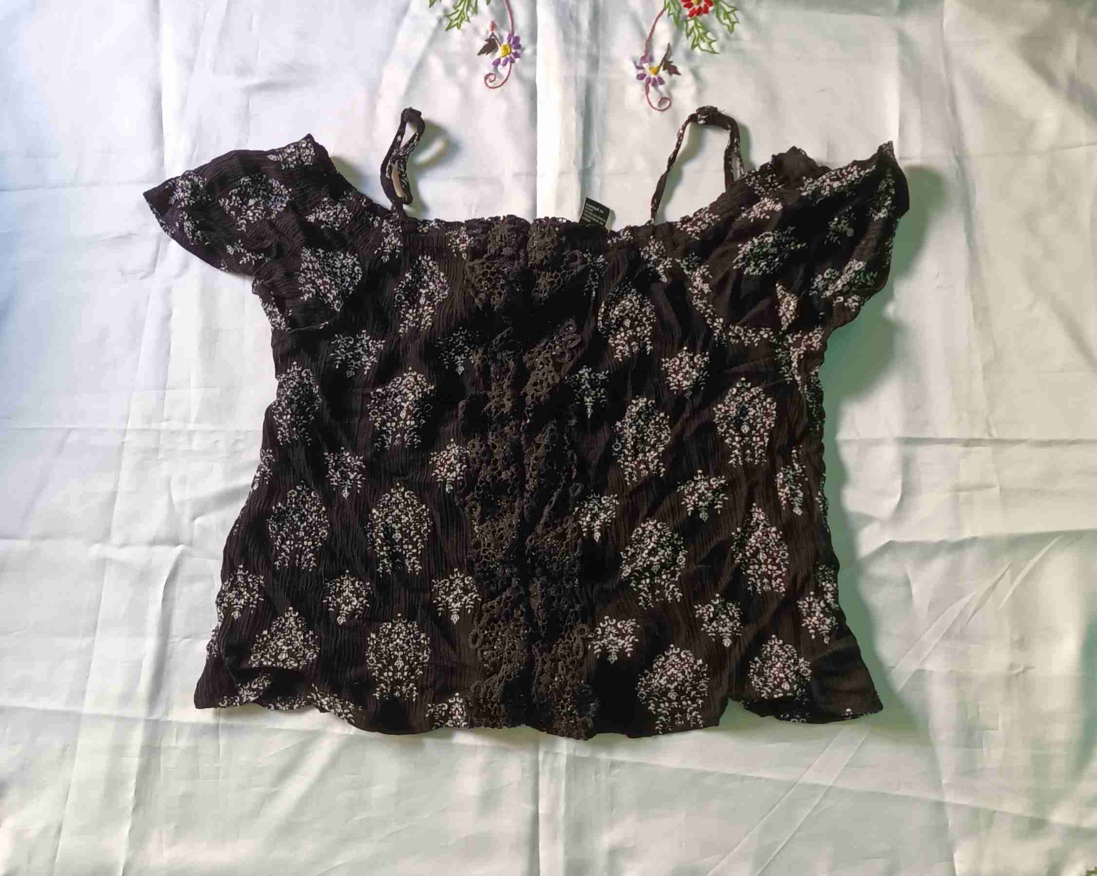 Blusa de encaje negro floral - miniatura 1