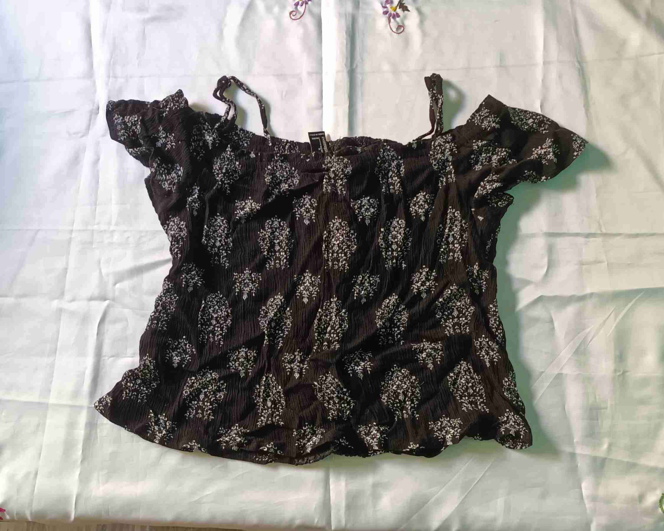 Blusa de encaje negro floral - miniatura 3