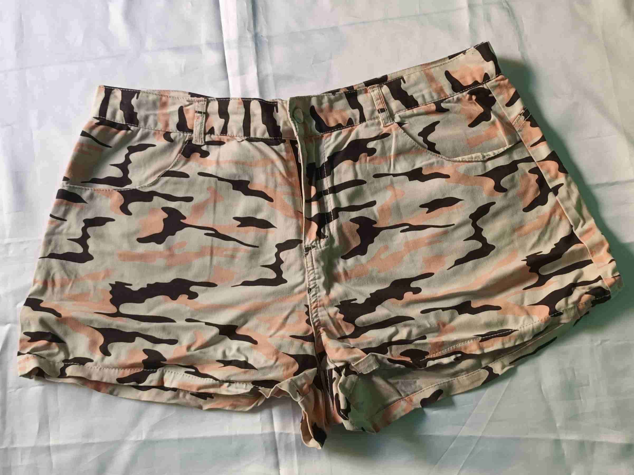 Shorts camuflaje para mujer - miniatura 1