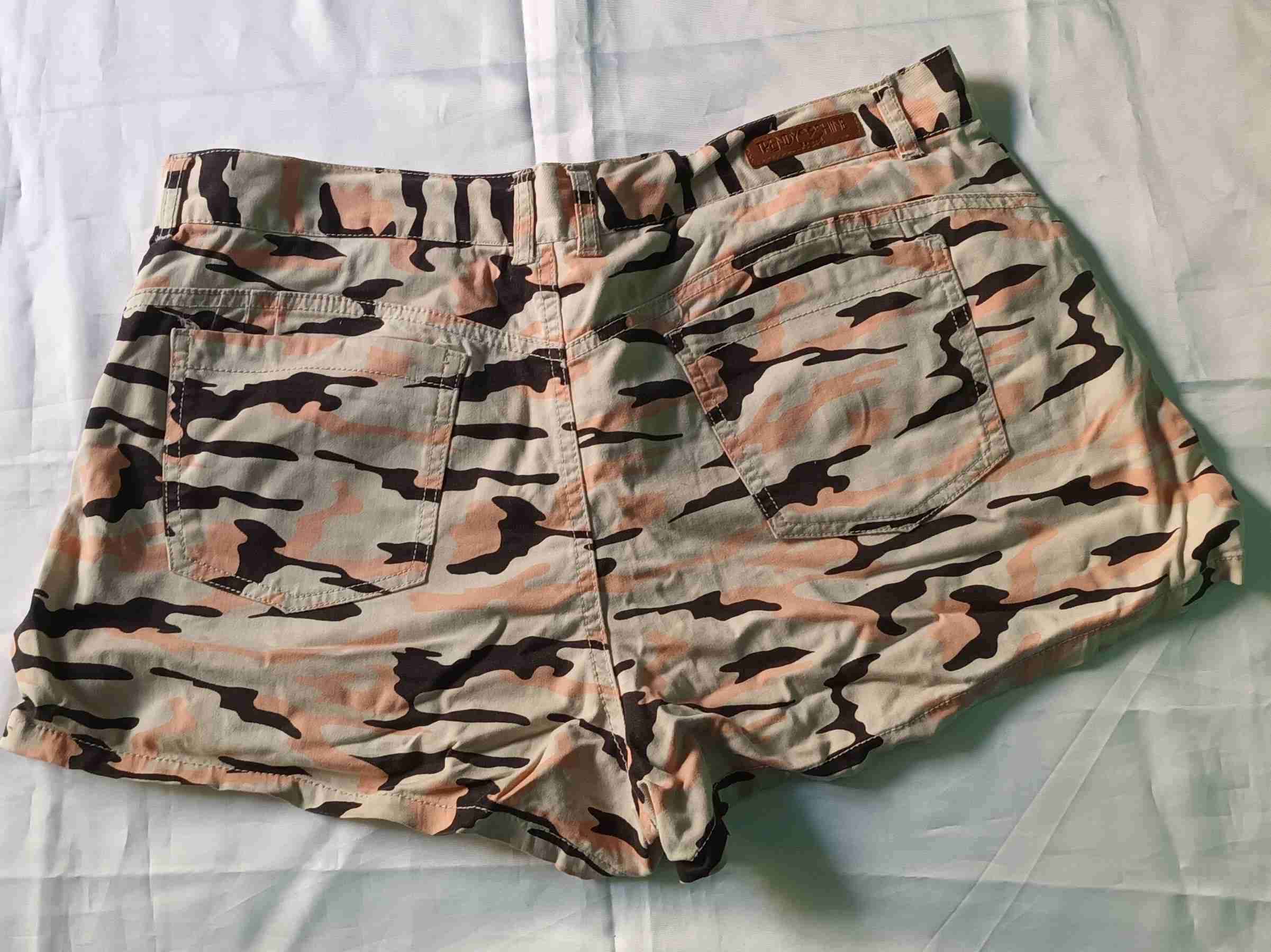 Shorts camuflaje para mujer - miniatura 3