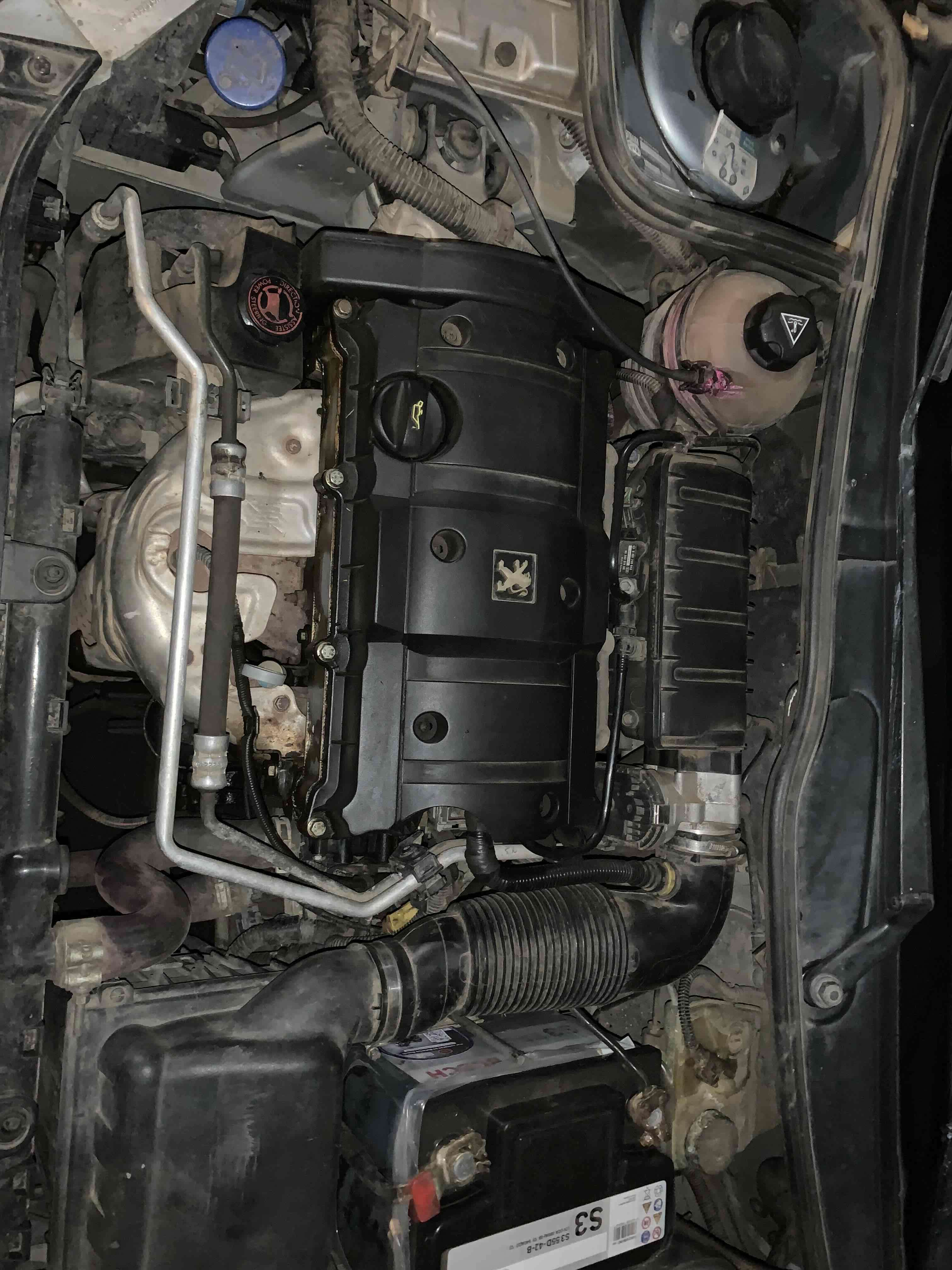 Auto Peugeot azul en buen estado - miniatura 6