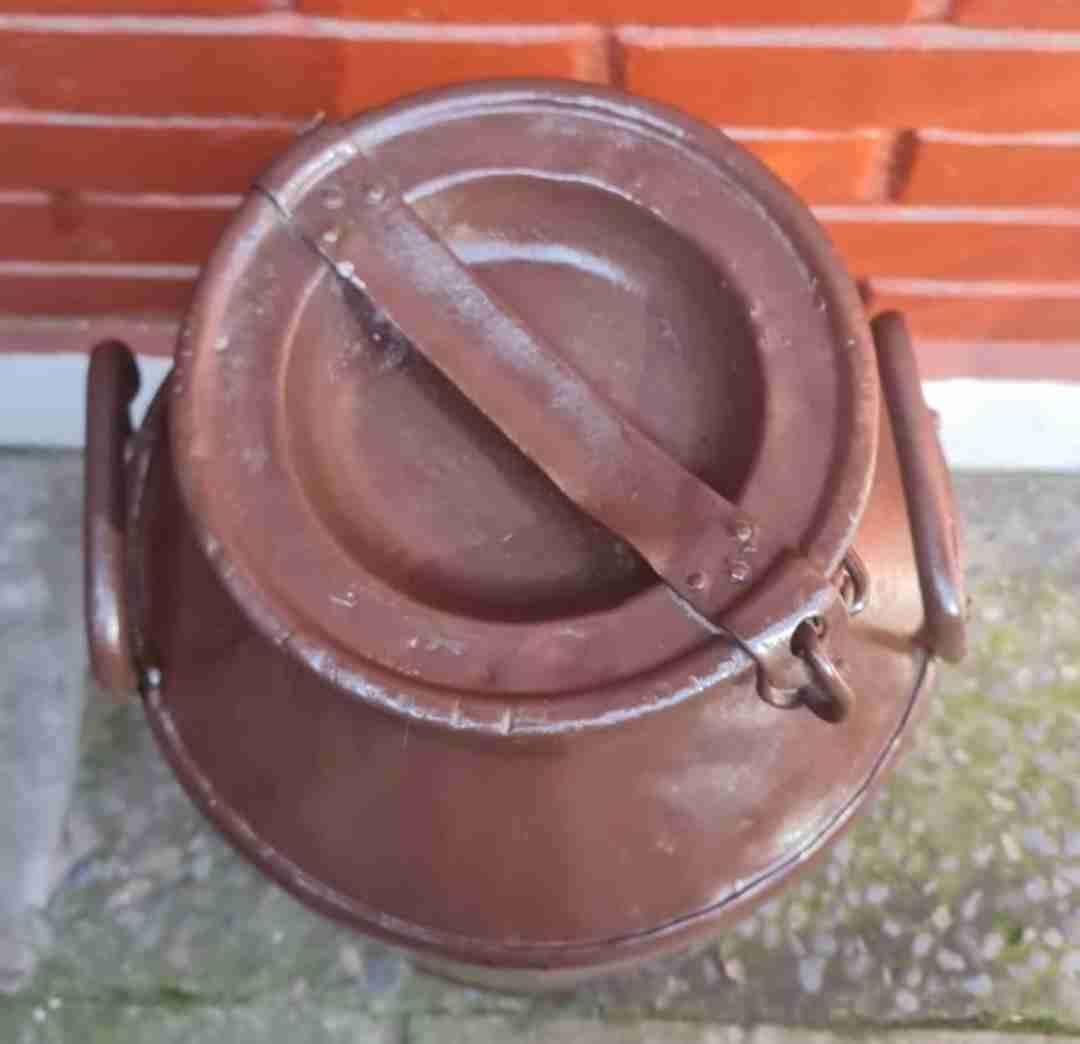 Antiguo tarro lechero metálico - miniatura 4