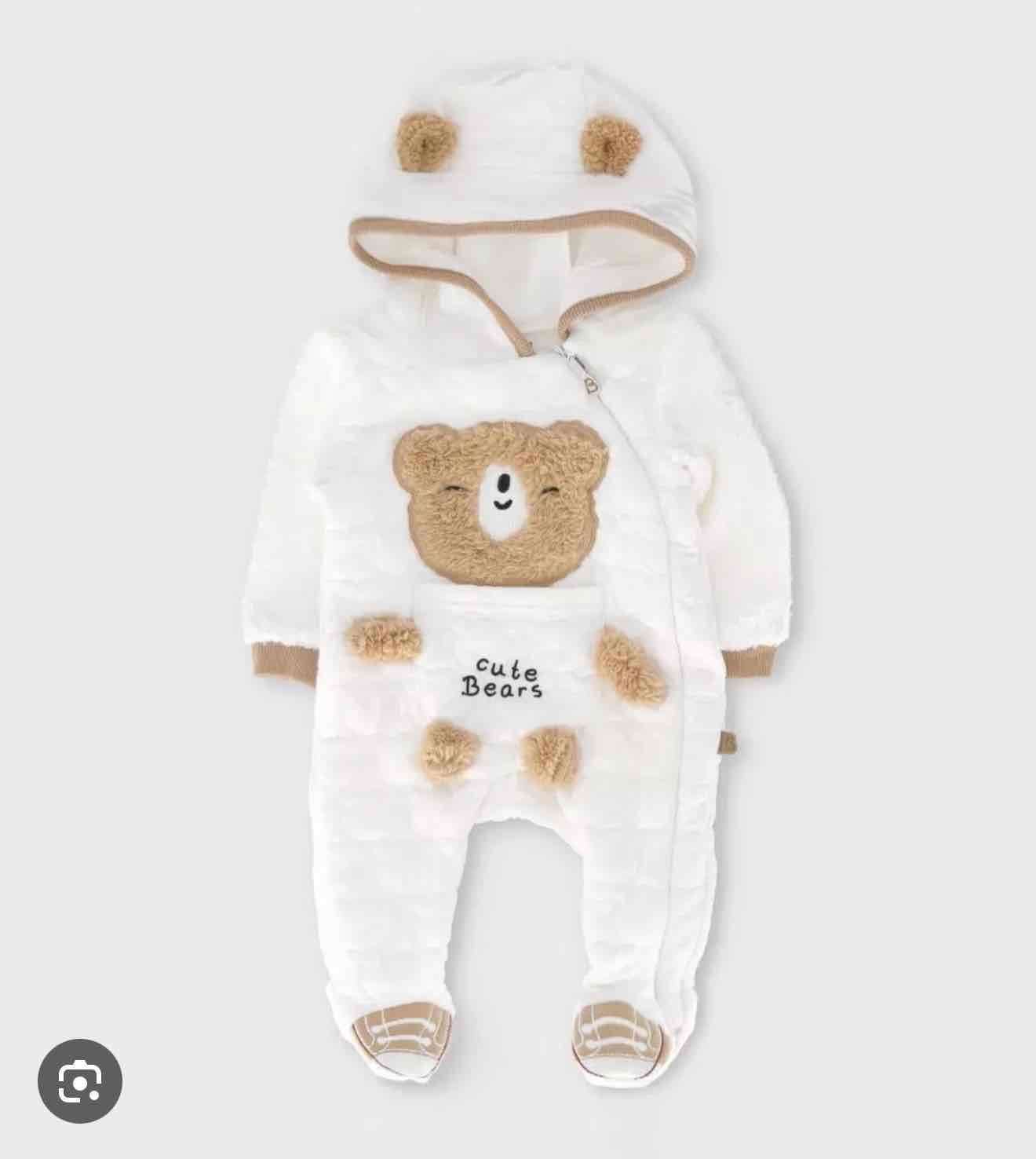 Enterito de bebé con diseño de oso