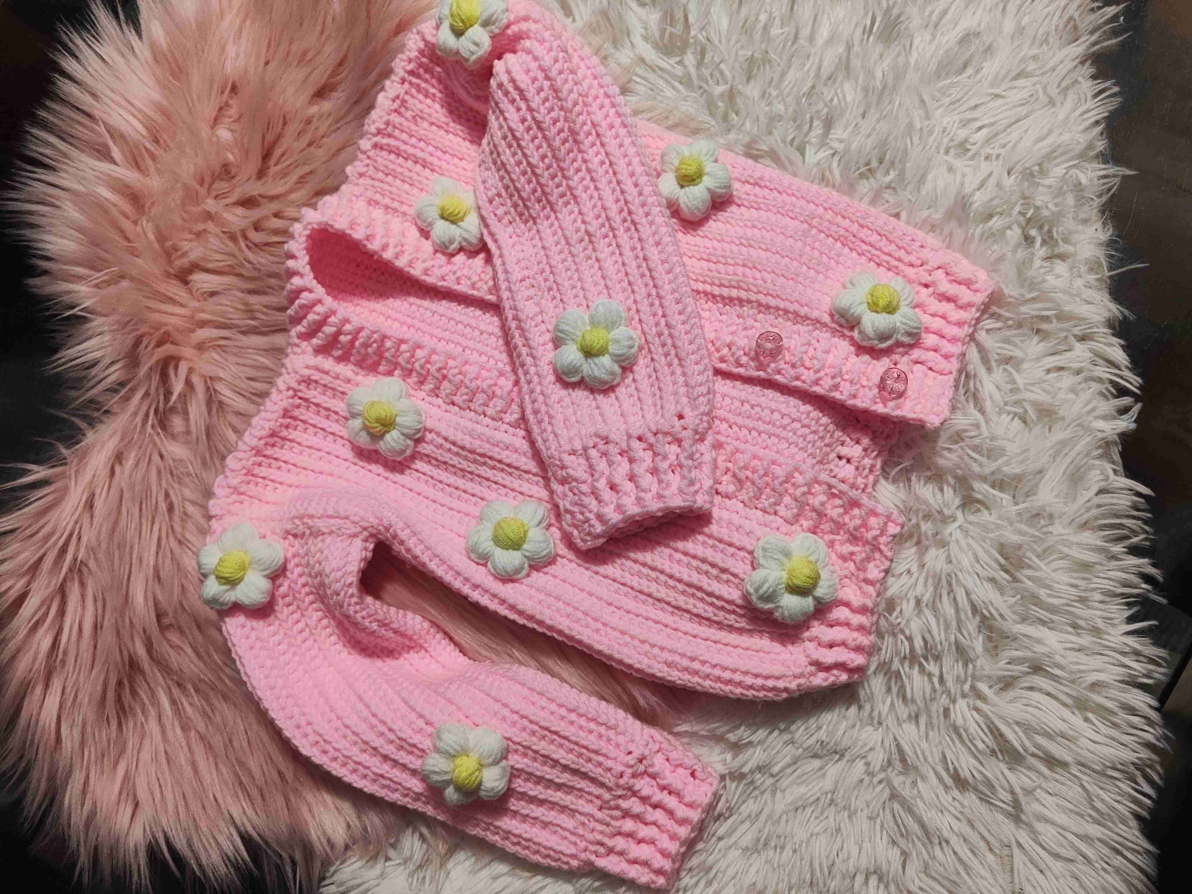 Chaleco rosado de lana con flores - miniatura 1