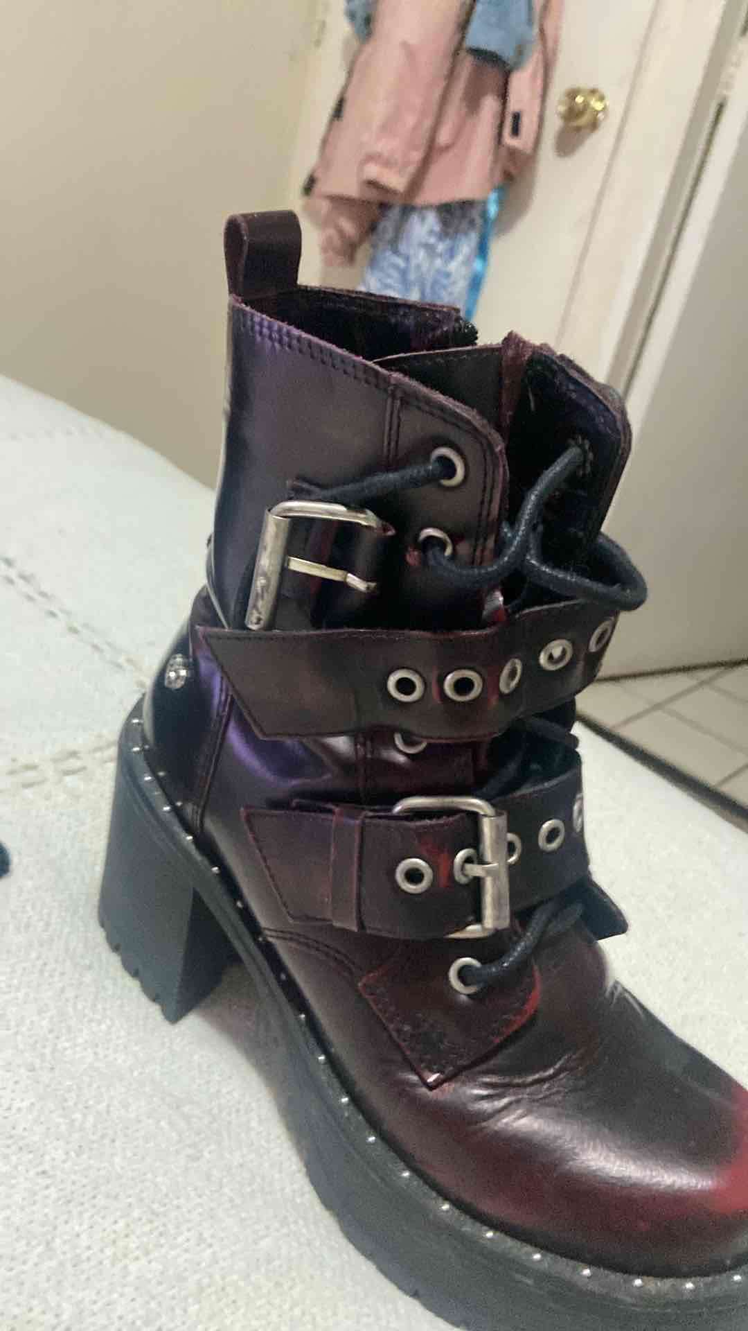 Botines de cuero oscuros con hebillas - miniatura 3