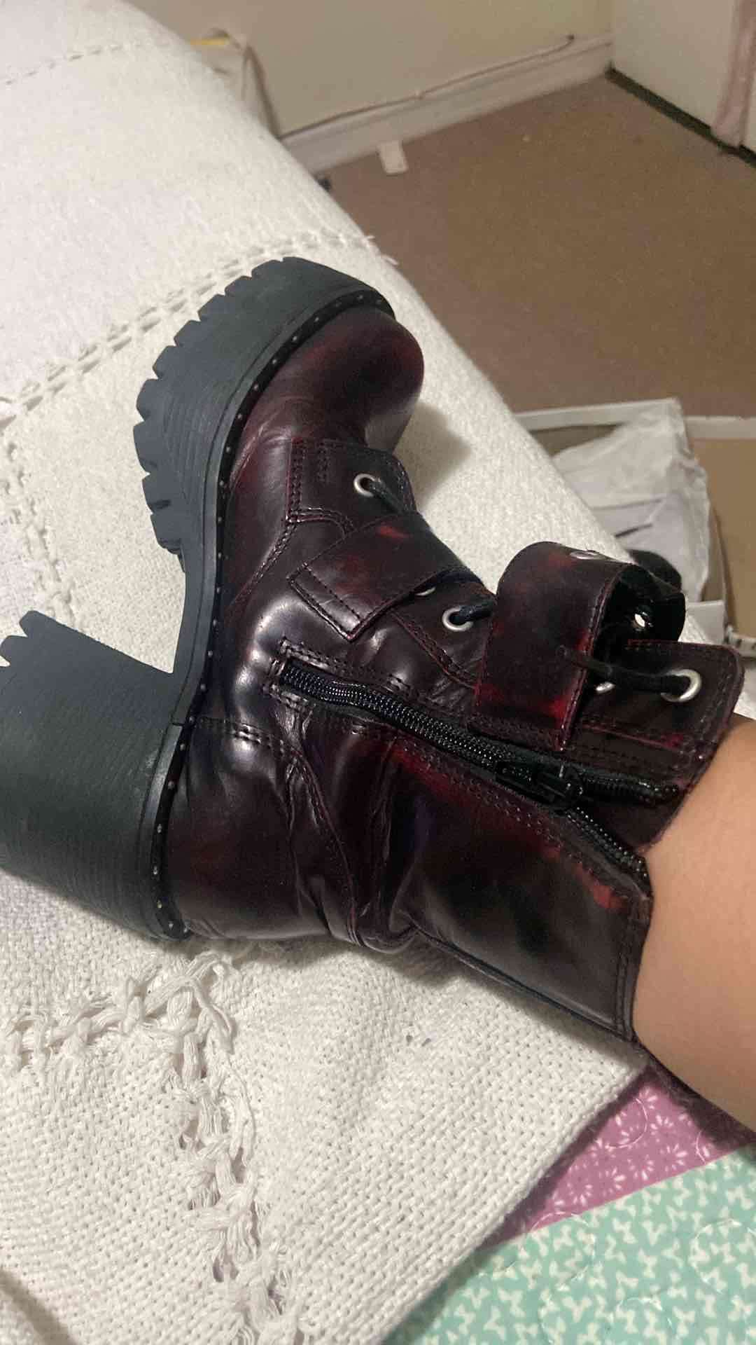 Botines de cuero oscuros con hebillas - miniatura 4