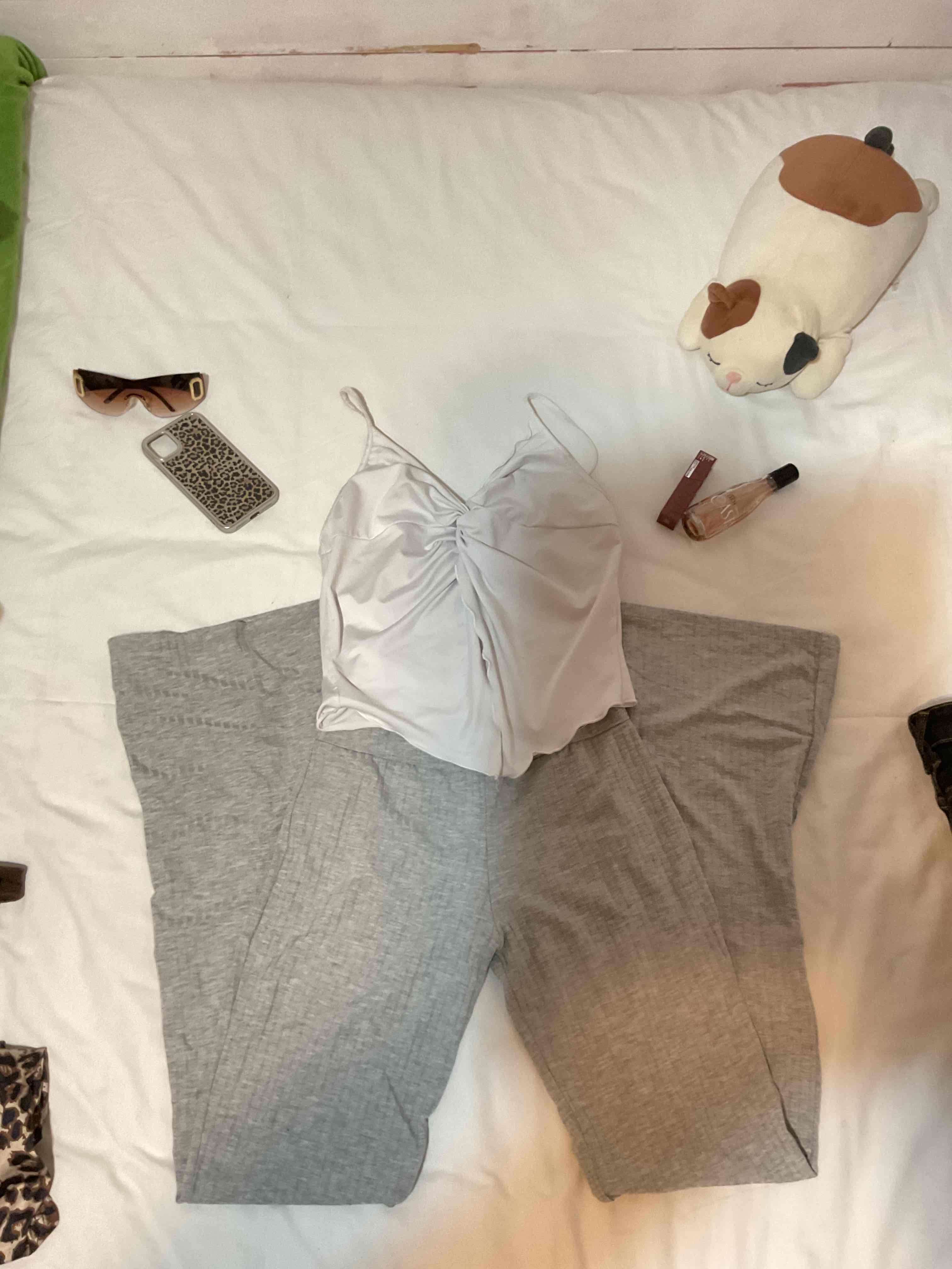 Conjunto blusa y pantalón gris