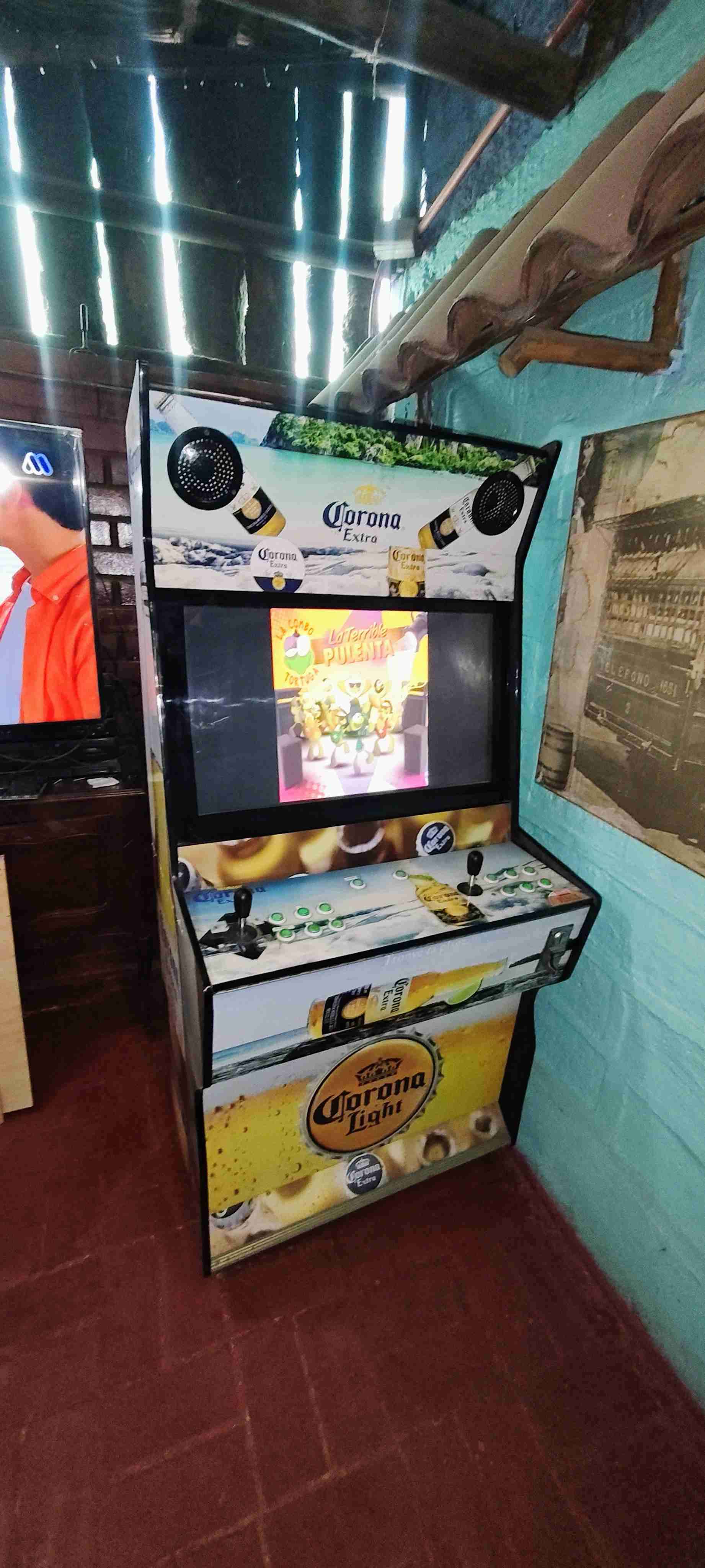 Máquina arcade y rockola - miniatura 1