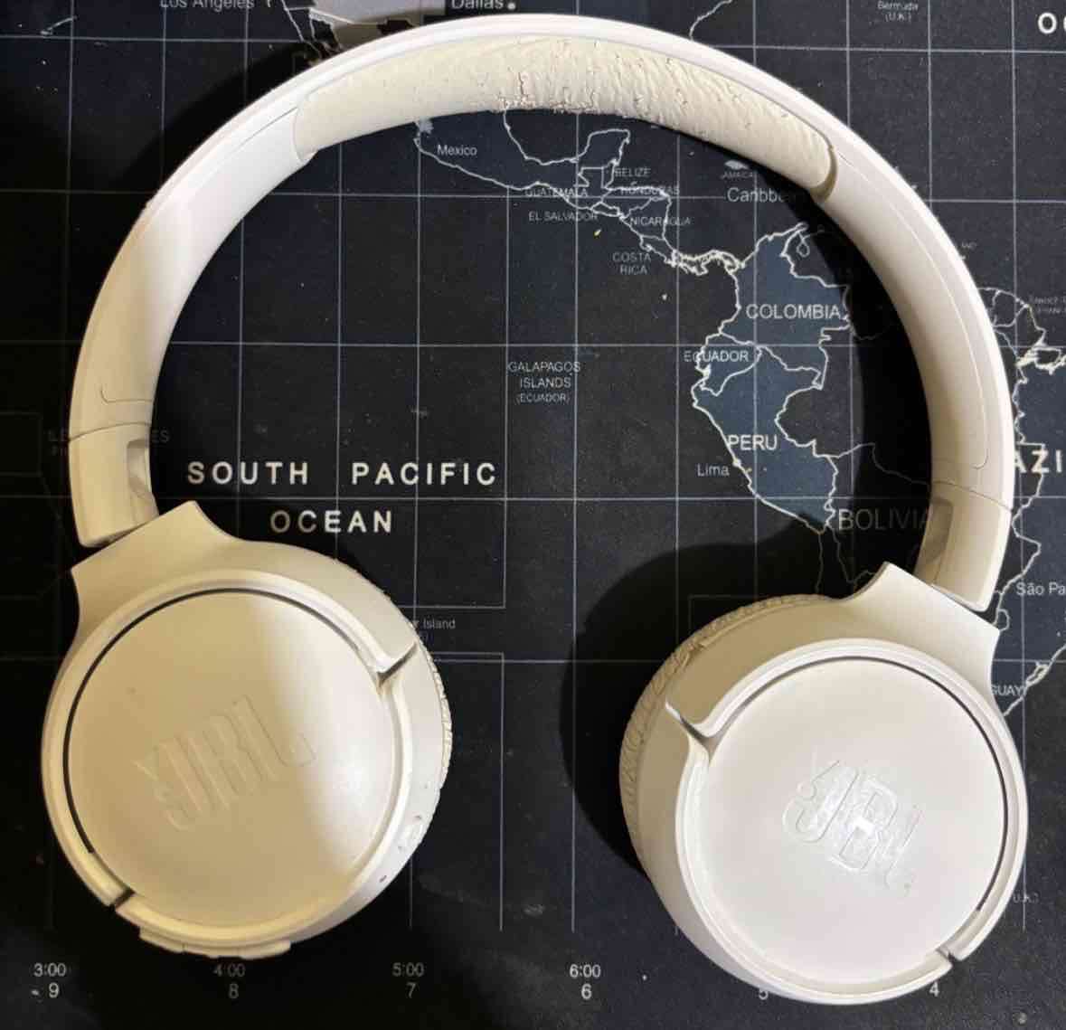 Audífonos inalámbricos JBL blancos