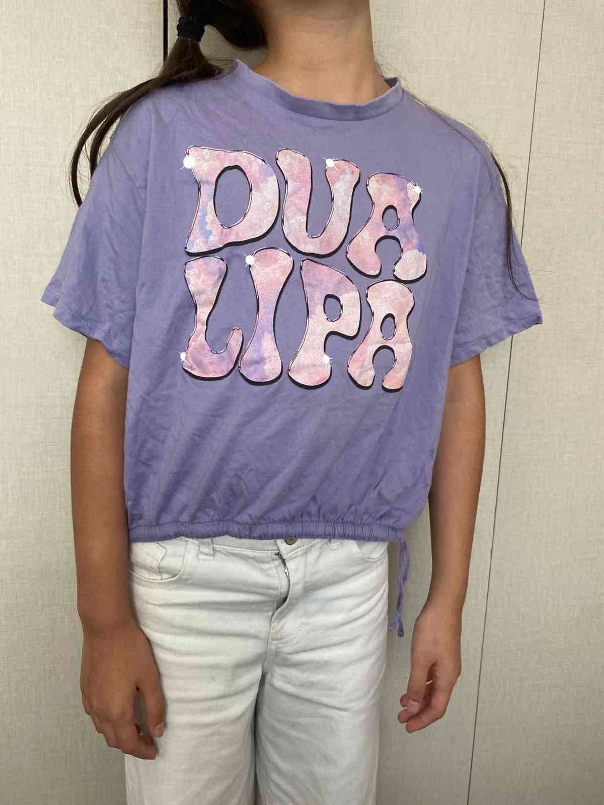 Polera lila Dua Lipa