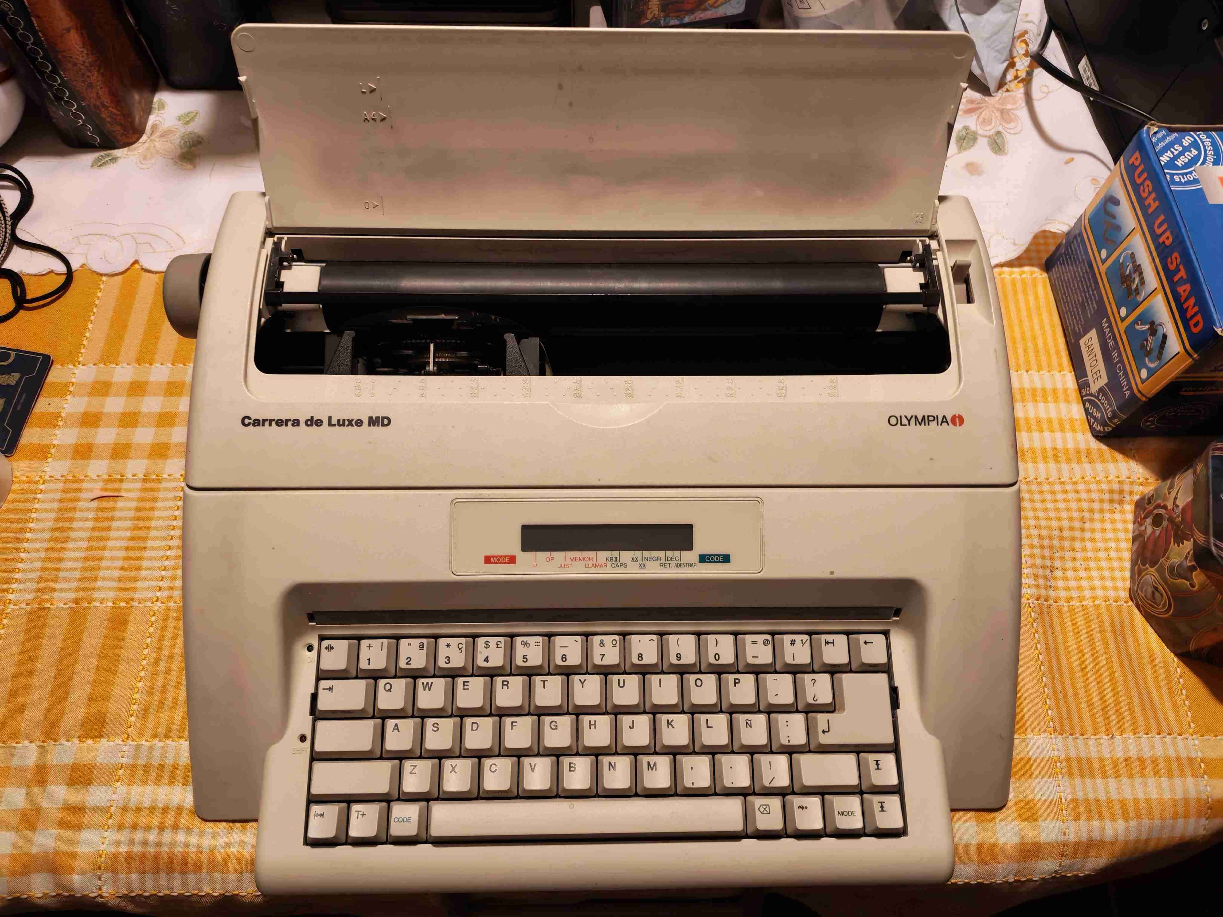 Máquina de escribir Olympia Carrera - 1