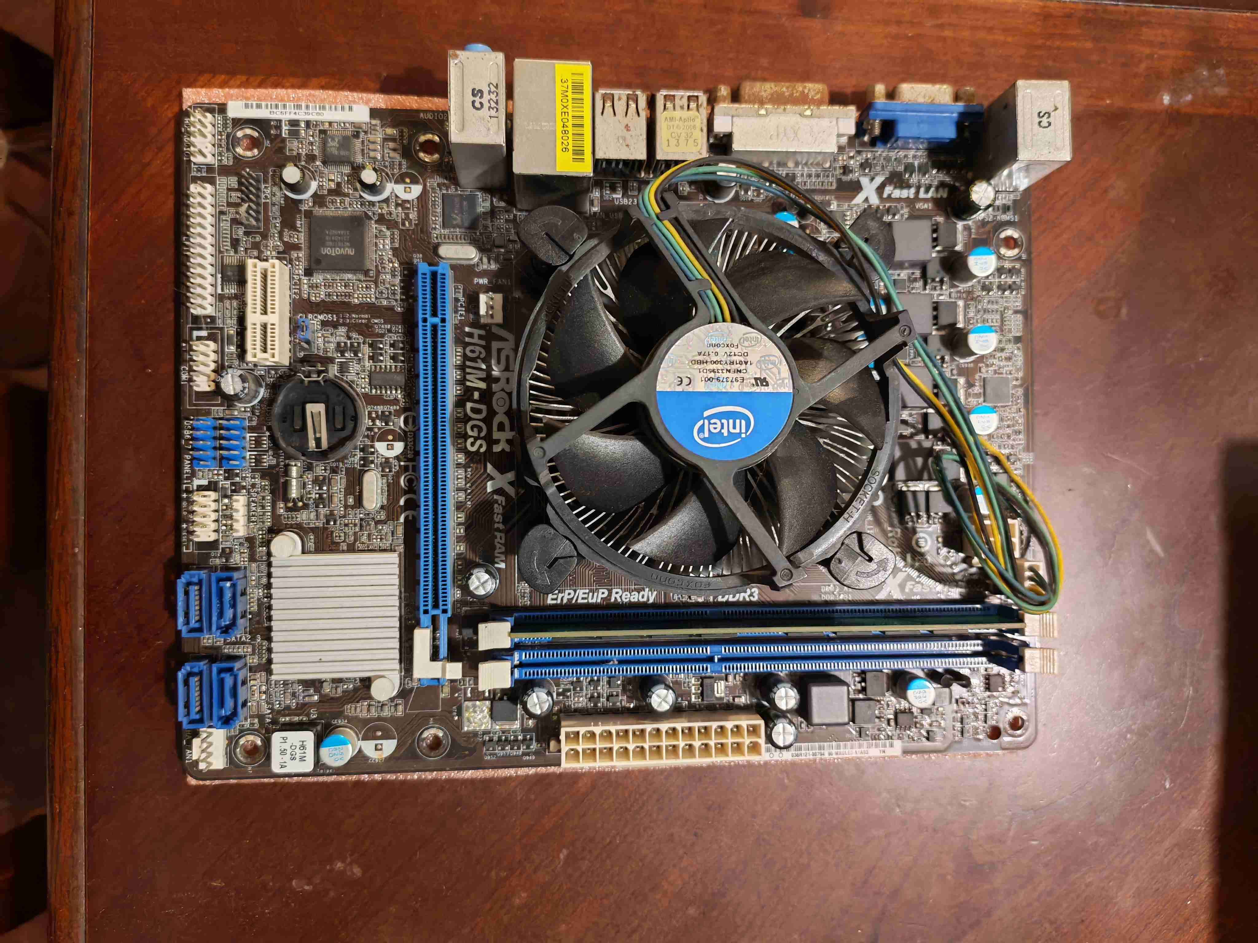 Placa madre ASRock con ventilador - miniatura 1
