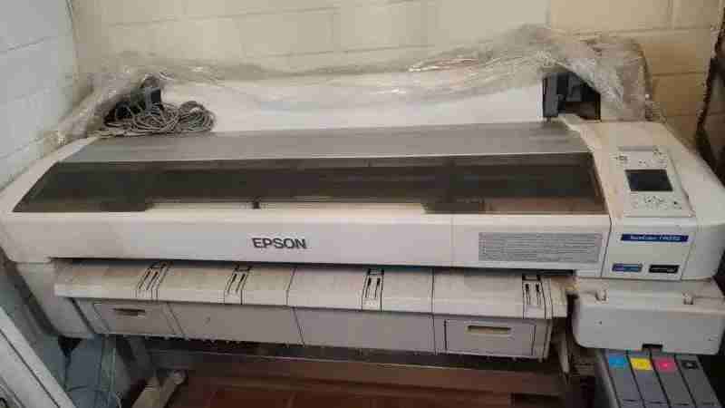 Impresora Epson de gran formato - 1