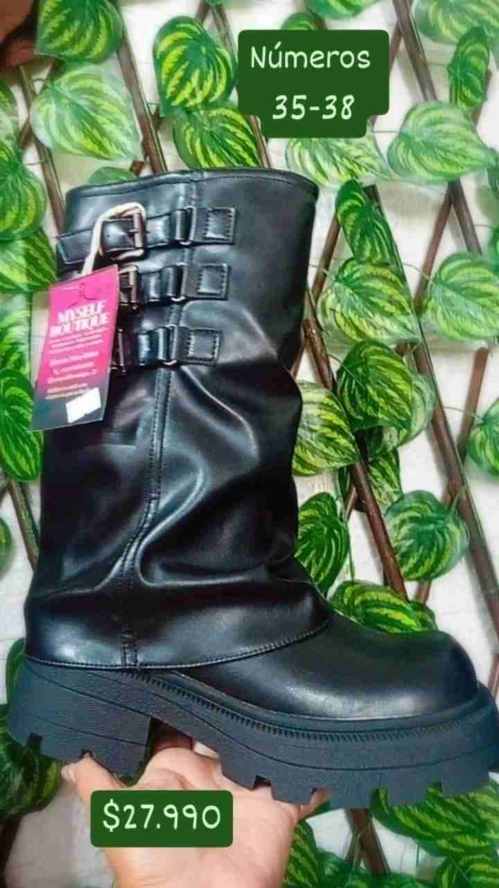 Botas negras eco cuero