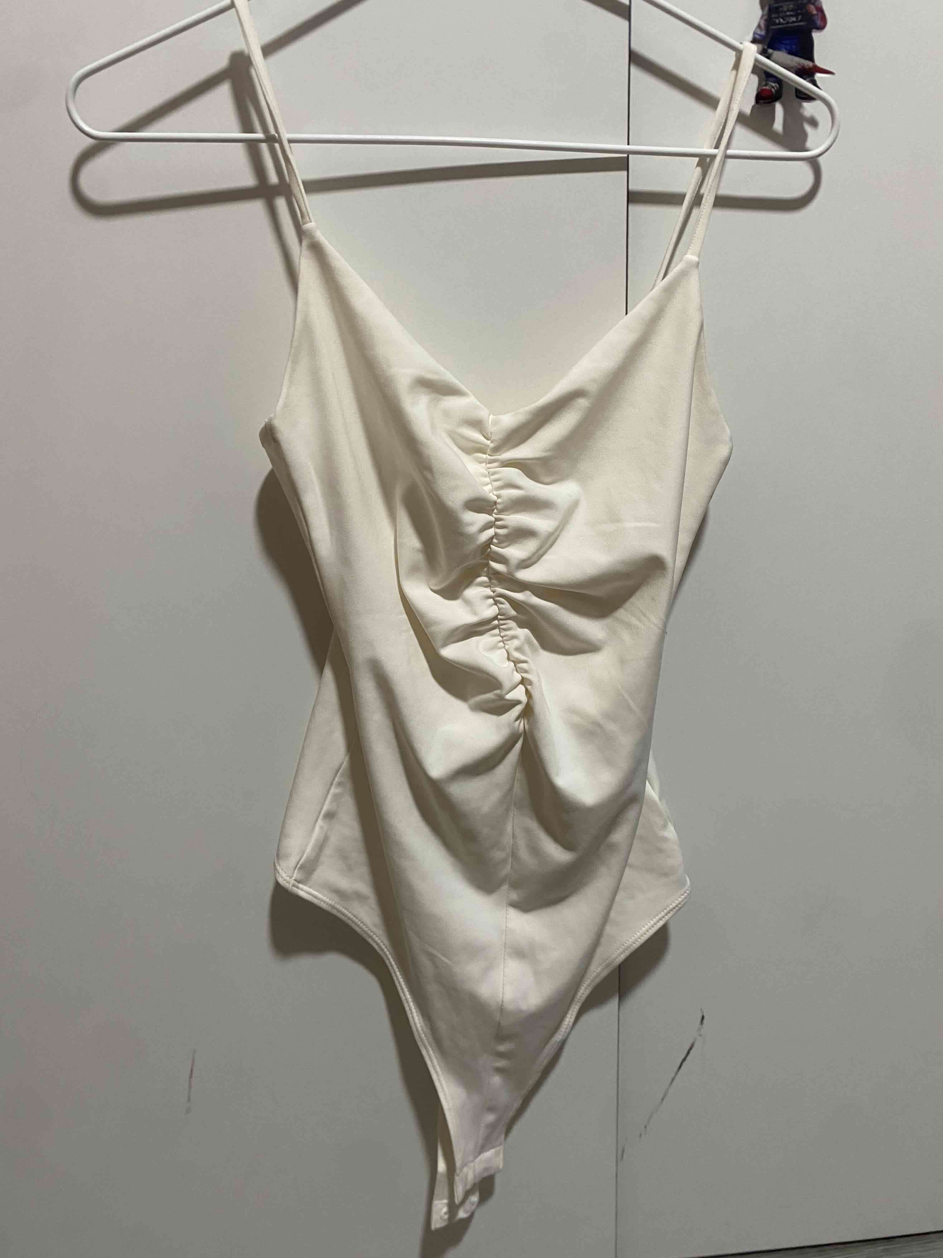 Body blanco fruncido