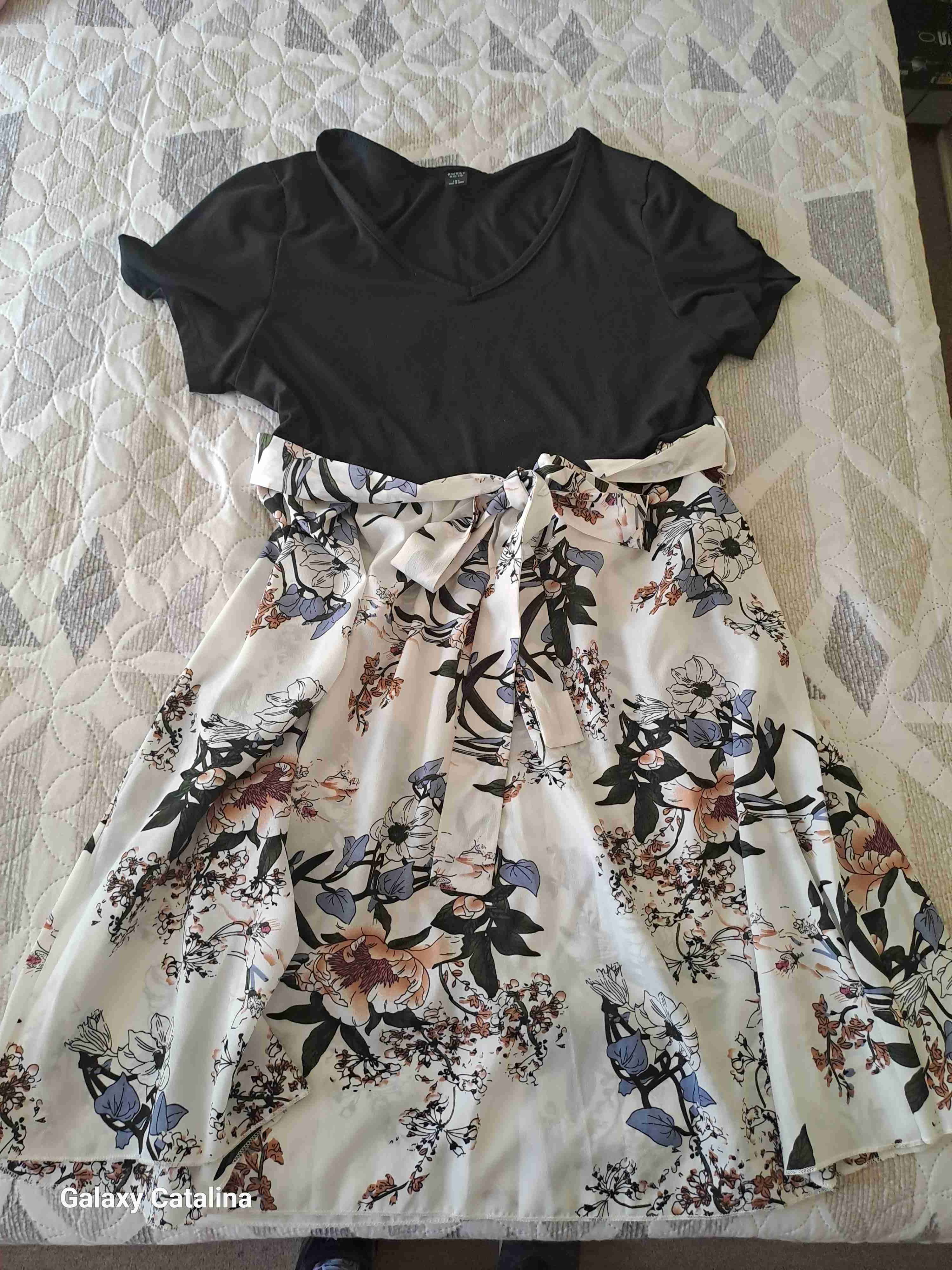 Vestido floral blanco y negro - miniatura 2