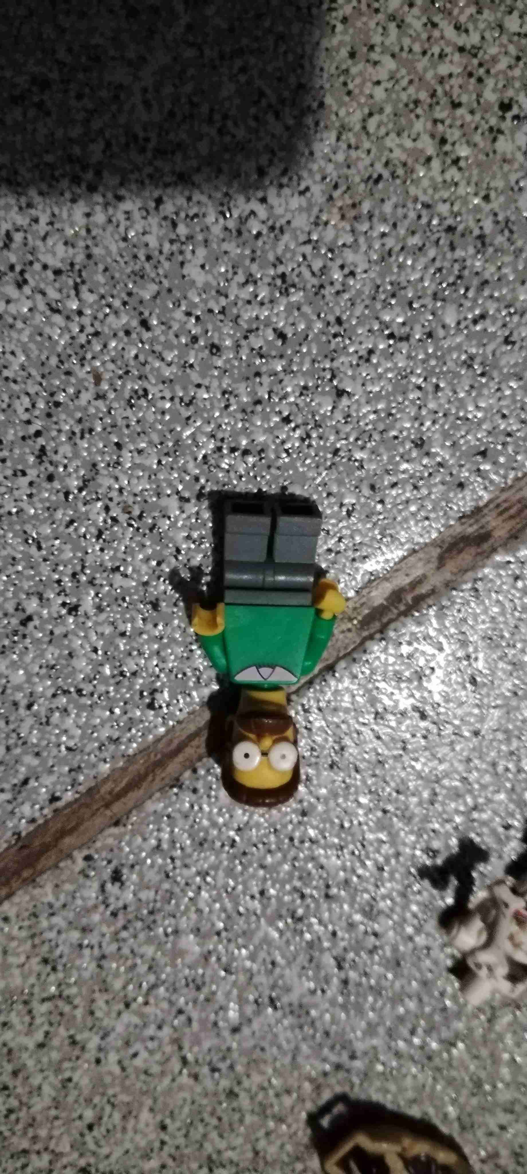 Figura de acción personaje verde